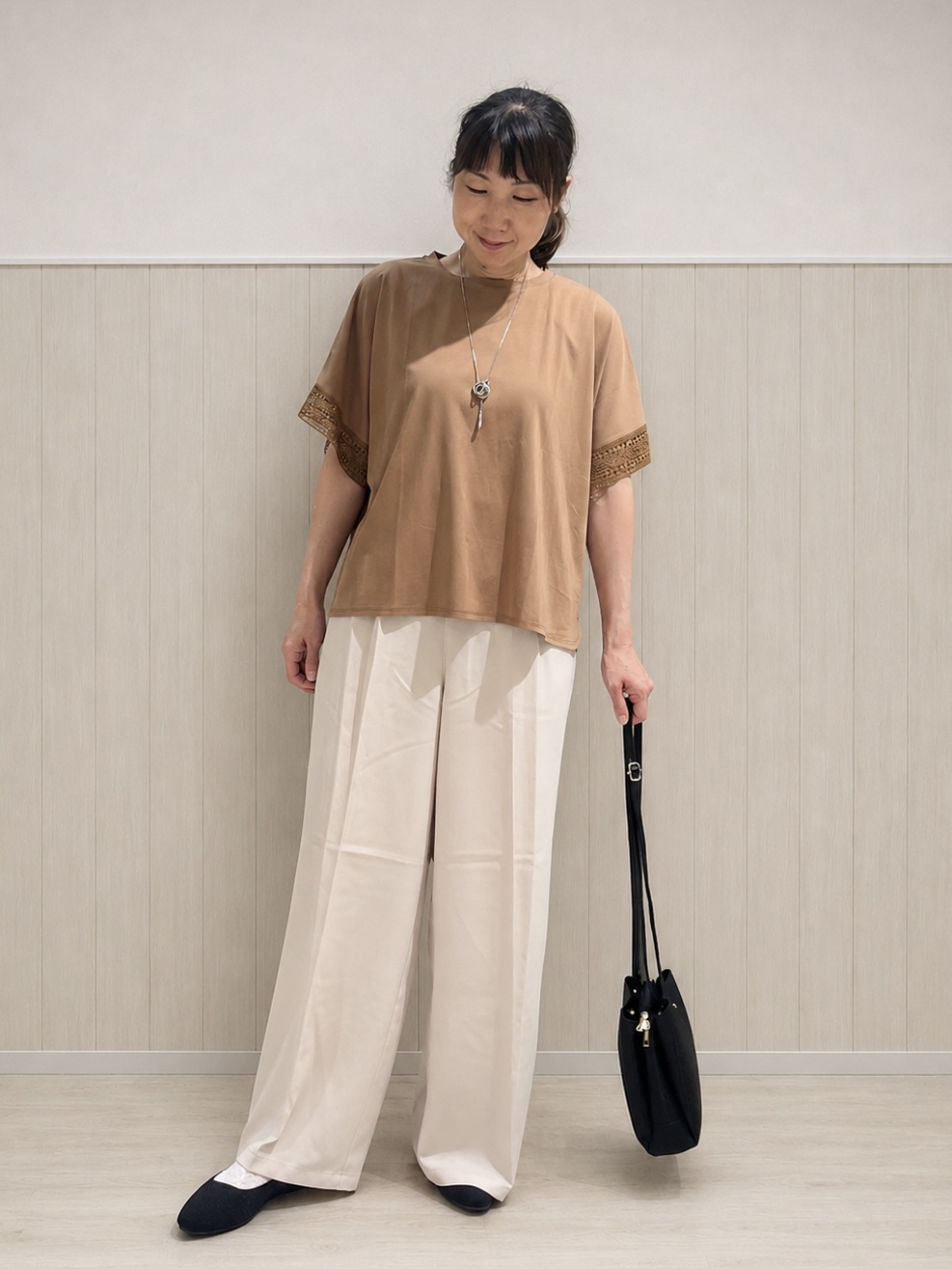 まつみさんの「SHOO･LA･RUE｜【UV/洗濯機可/体型カバー】ヒップ周りが隠せる お袖レースTシャツ」を使ったコーディネート