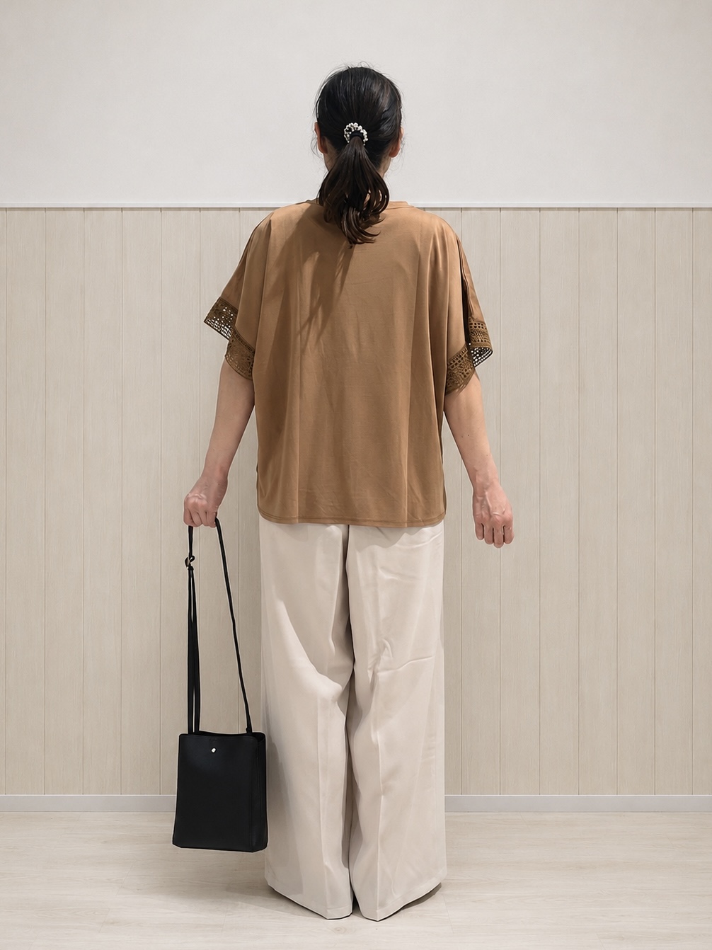 まつみさんの「SHOO･LA･RUE｜【UV/洗濯機可/体型カバー】ヒップ周りが隠せる お袖レースTシャツ」を使ったコーディネート