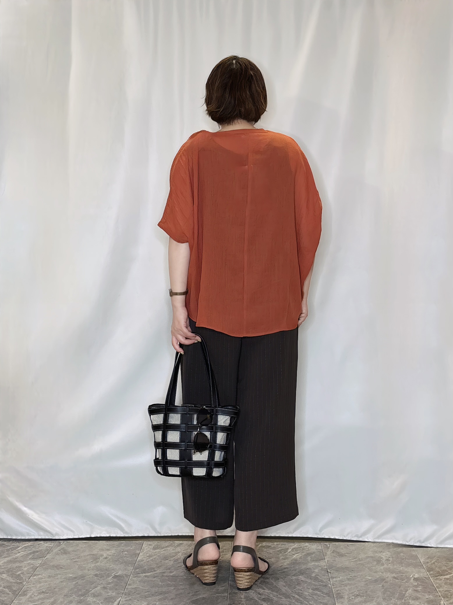 たみさんの「SHOO･LA･RUE｜【洗濯機可/選べる6色】程よいシアー感が涼し気 ゆったりワッシャードルマンブラウス」を使ったコーディネート