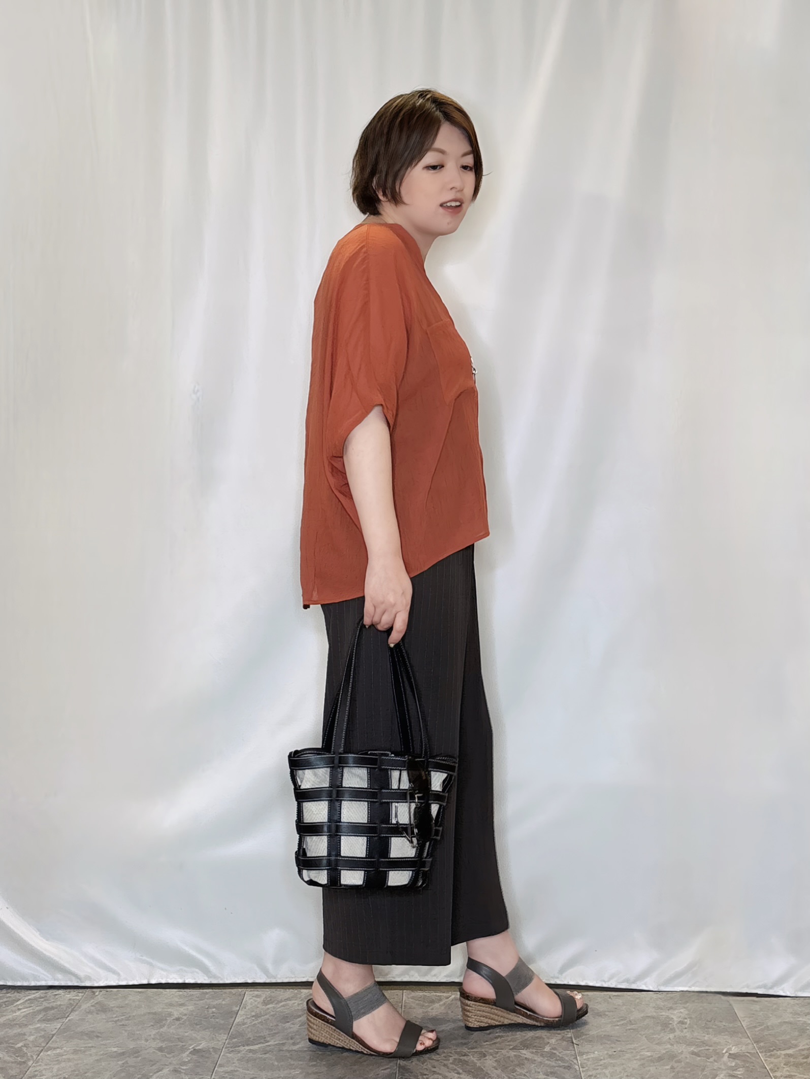 たみさんの「SHOO･LA･RUE｜【洗濯機可/選べる6色】程よいシアー感が涼し気 ゆったりワッシャードルマンブラウス」を使ったコーディネート