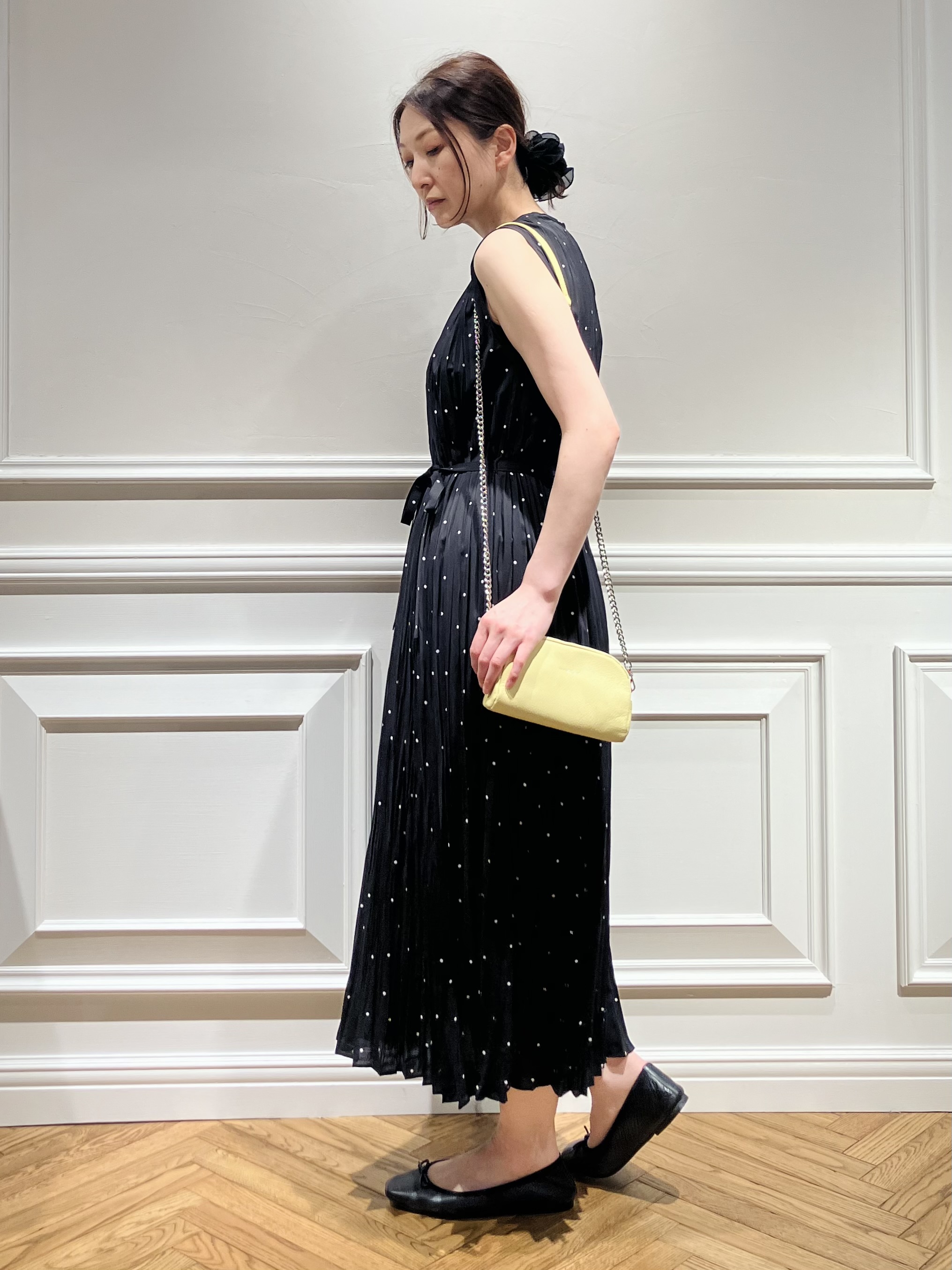 TSUKUIさんの「DRESSTERIOR｜【ウォッシャブル/2WAYシルエット】ノースリーブプリーツワンピース」を使ったコーディネート