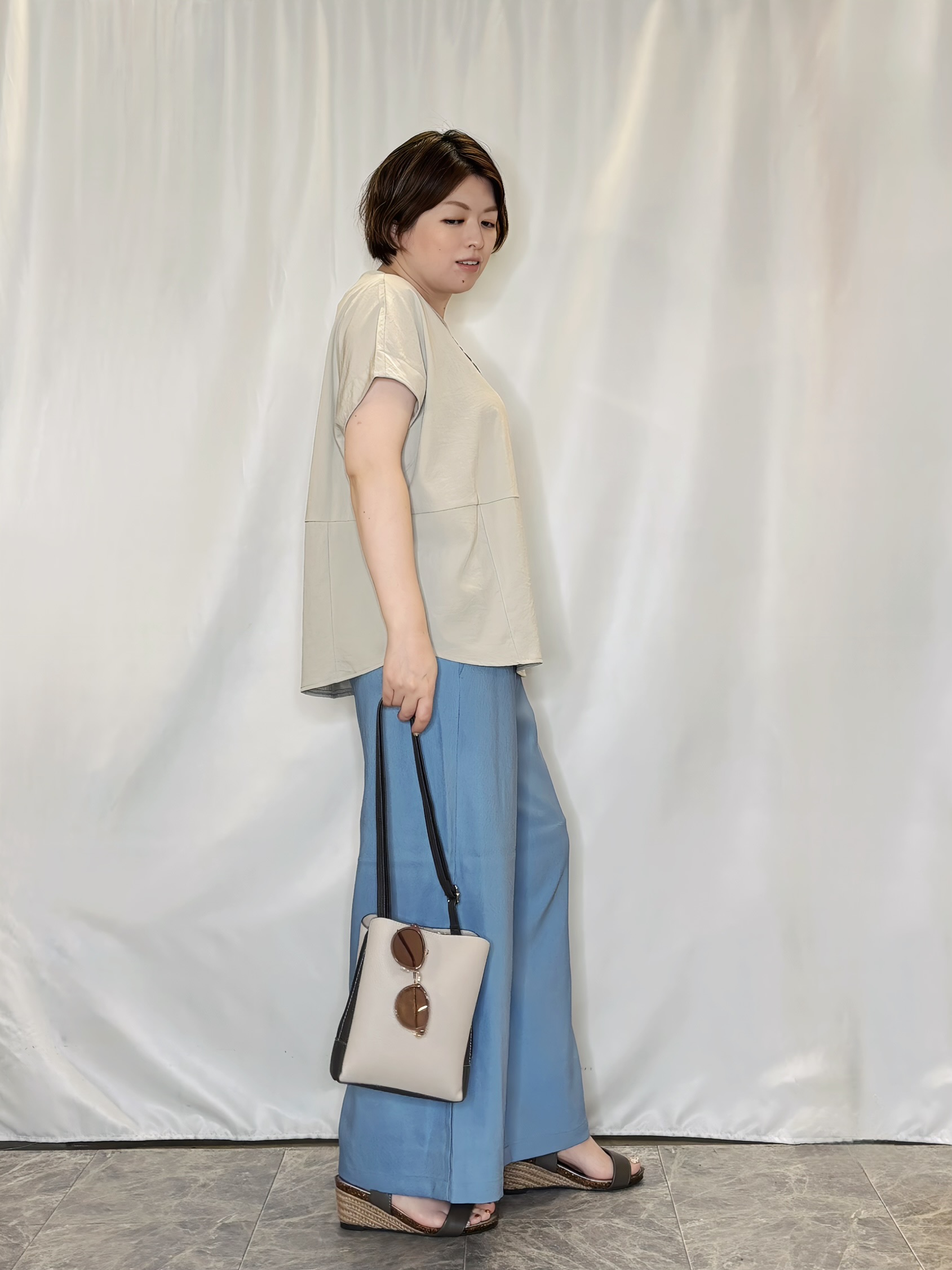 たみさんの「SHOO･LA･RUE｜【洗濯機可/セットアップ可】軽凛(かろりん) シンプル上品 切替コクーントップス」を使ったコーディネート