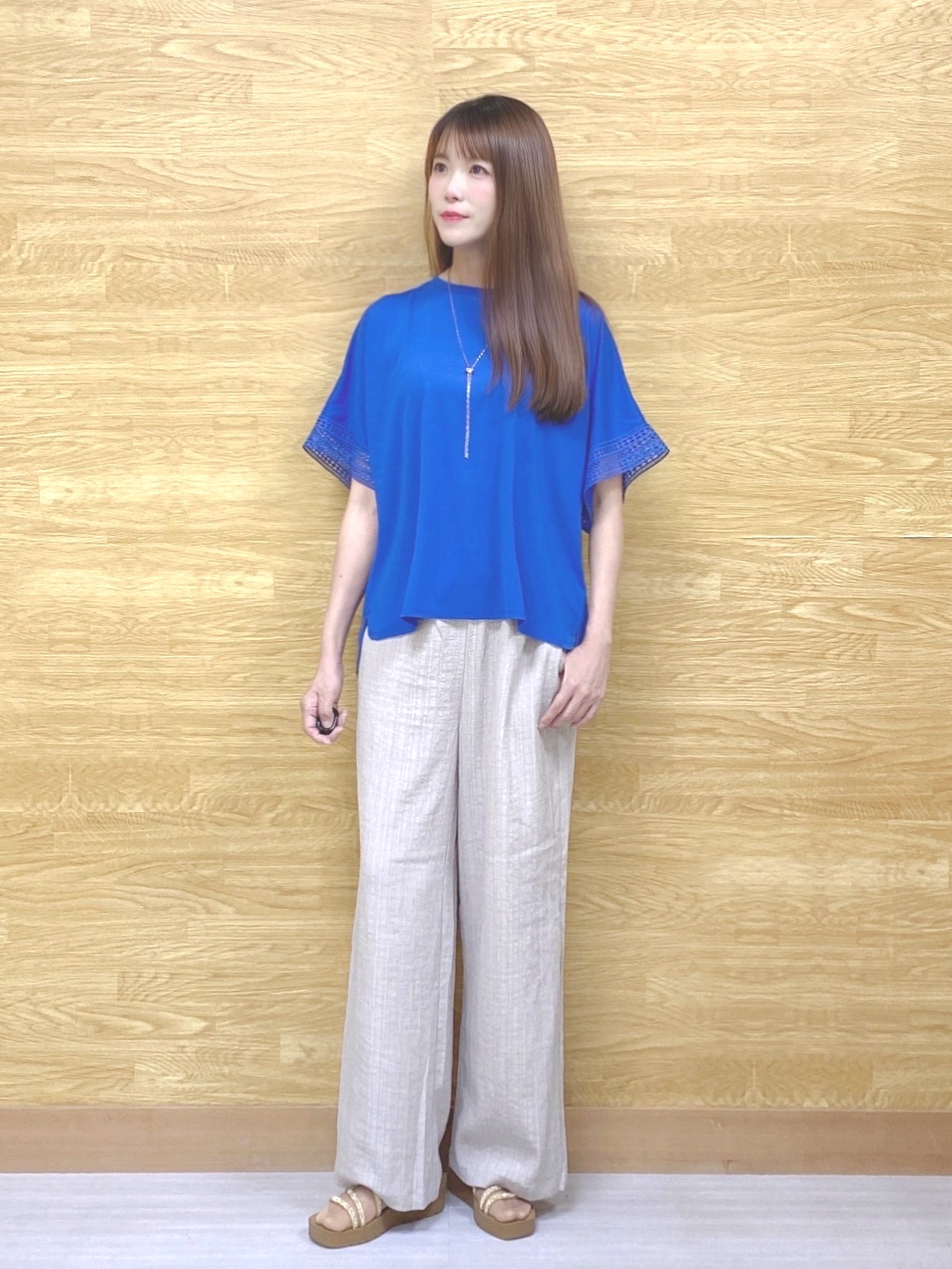 ユキニーズさんの「SHOO･LA･RUE｜【UV/洗濯機可/体型カバー】ヒップ周りが隠せる お袖レースTシャツ」を使ったコーディネート