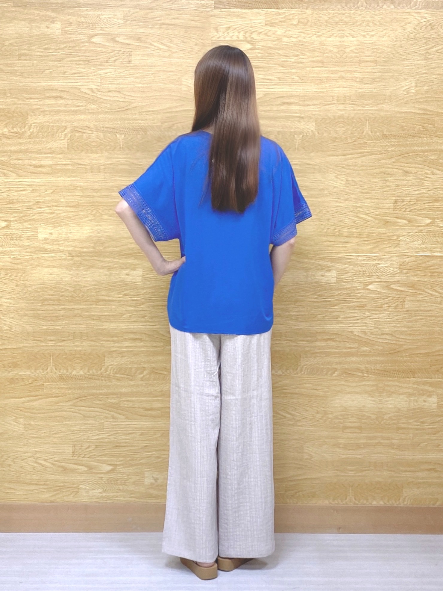 ユキニーズさんの「SHOO･LA･RUE｜【UV/洗濯機可/体型カバー】ヒップ周りが隠せる お袖レースTシャツ」を使ったコーディネート