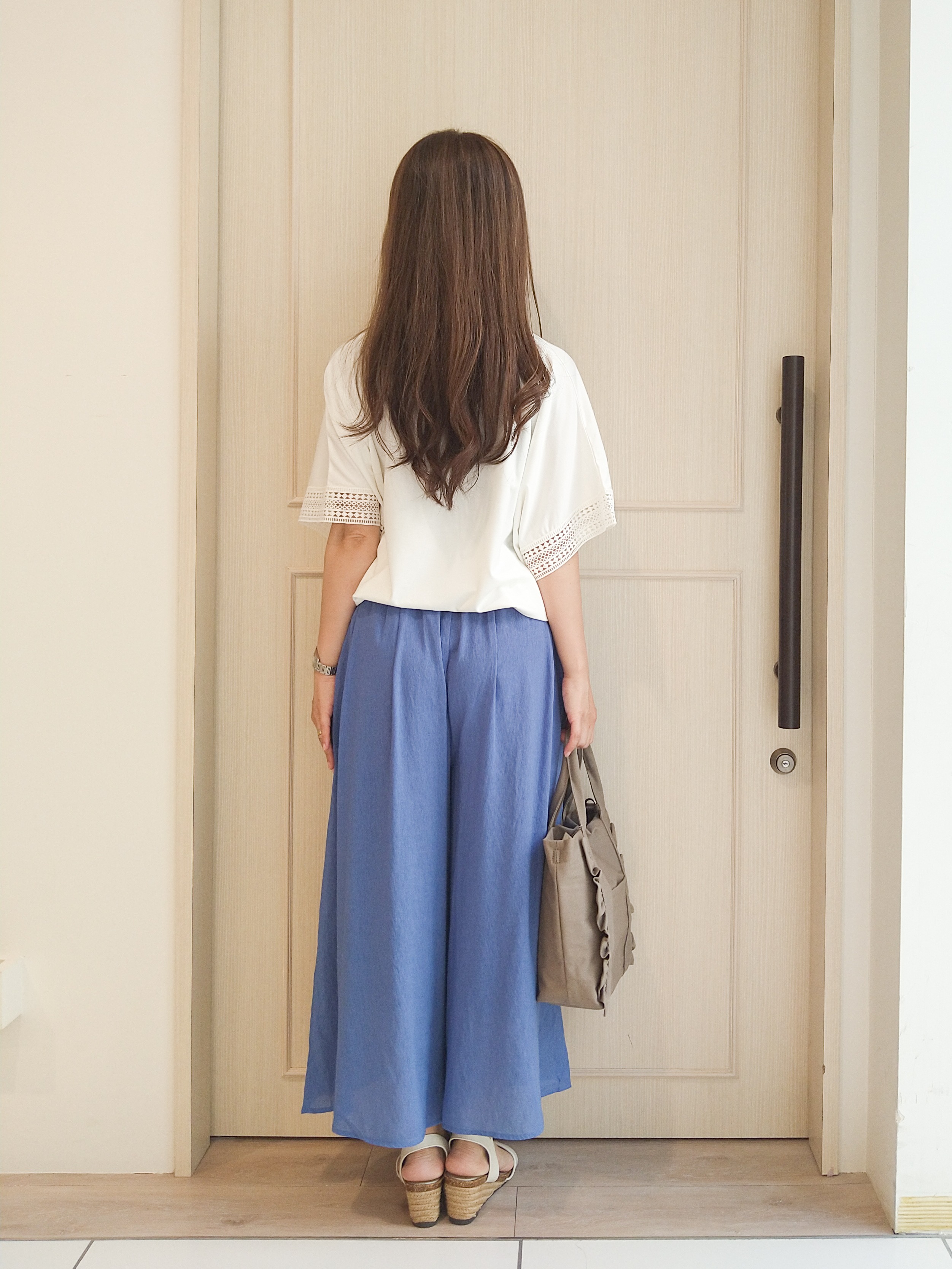 mi-saさんの「SHOO･LA･RUE｜【UV/洗濯機可/体型カバー】ヒップ周りが隠せる お袖レースTシャツ」を使ったコーディネート
