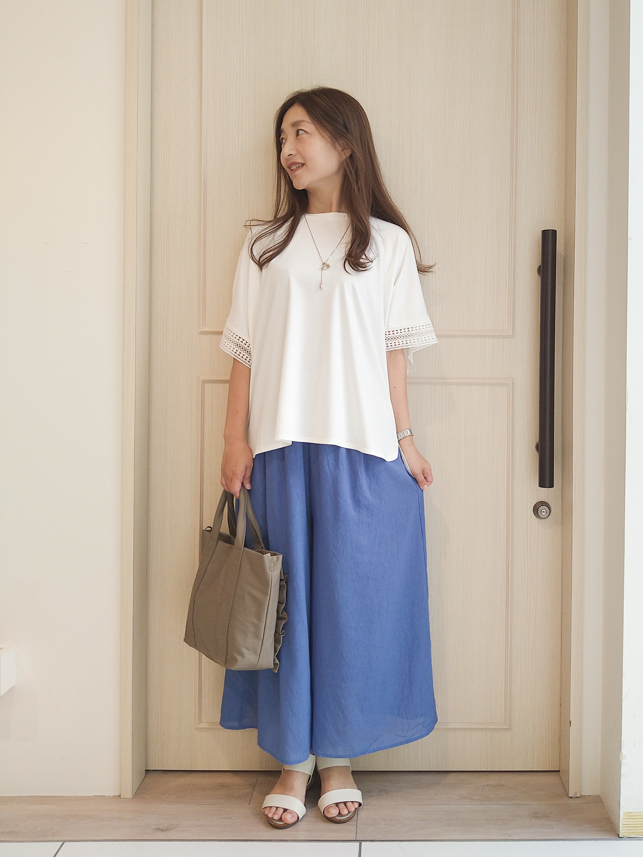 mi-saさんの「SHOO･LA･RUE｜【UV/洗濯機可/体型カバー】ヒップ周りが隠せる お袖レースTシャツ」を使ったコーディネート