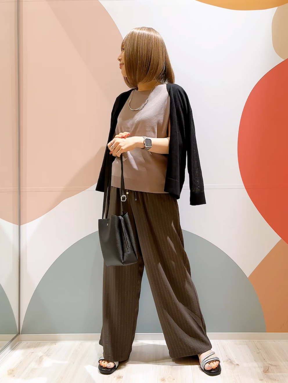 長男さんの「SHOO･LA･RUE｜【洗濯機可/S-LL】インせず着られる 大人シンプルニット」を使ったコーディネート