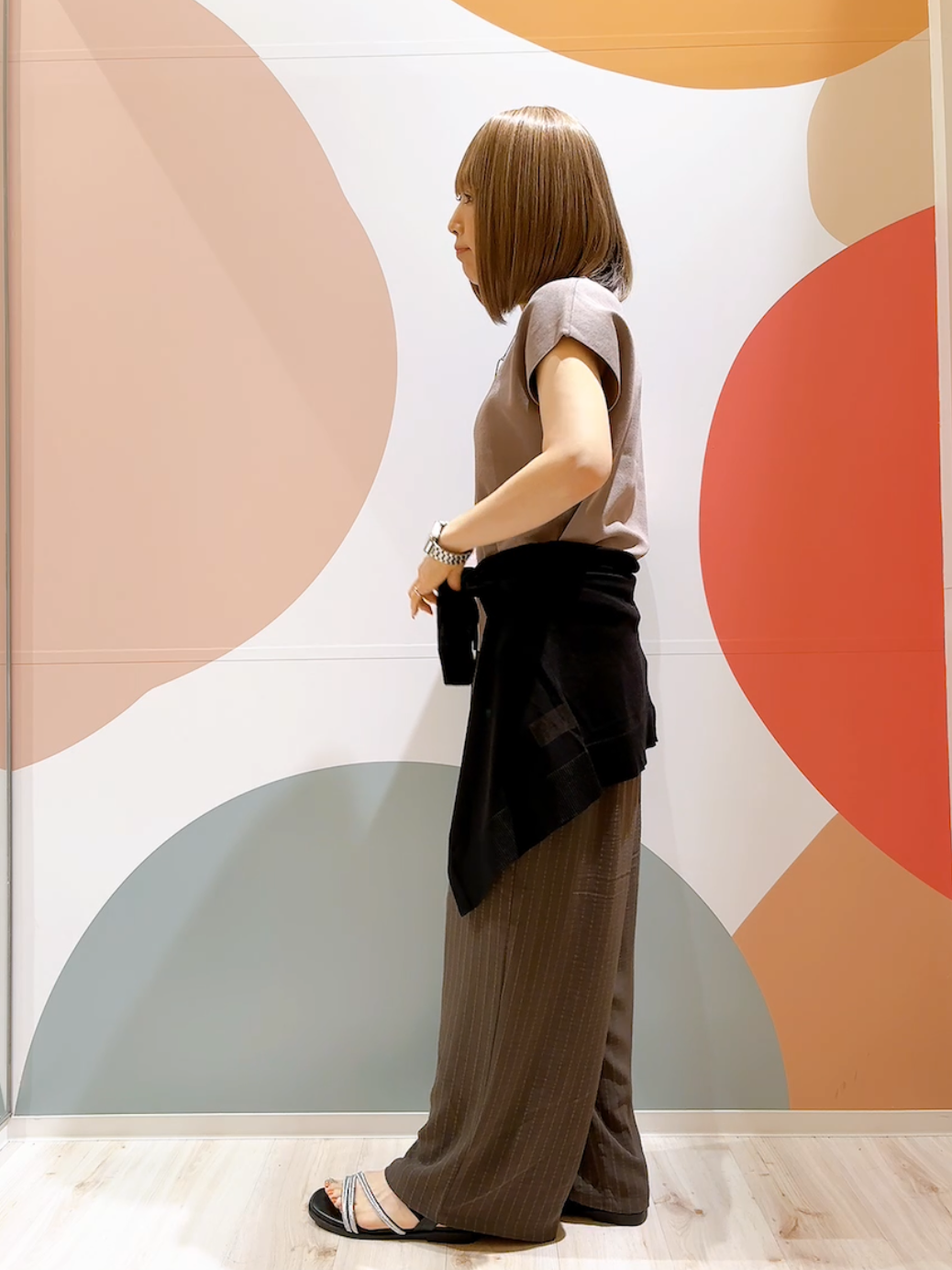 長男さんの「SHOO･LA･RUE｜【洗濯機可/S-LL】インせず着られる 大人シンプルニット」を使ったコーディネート