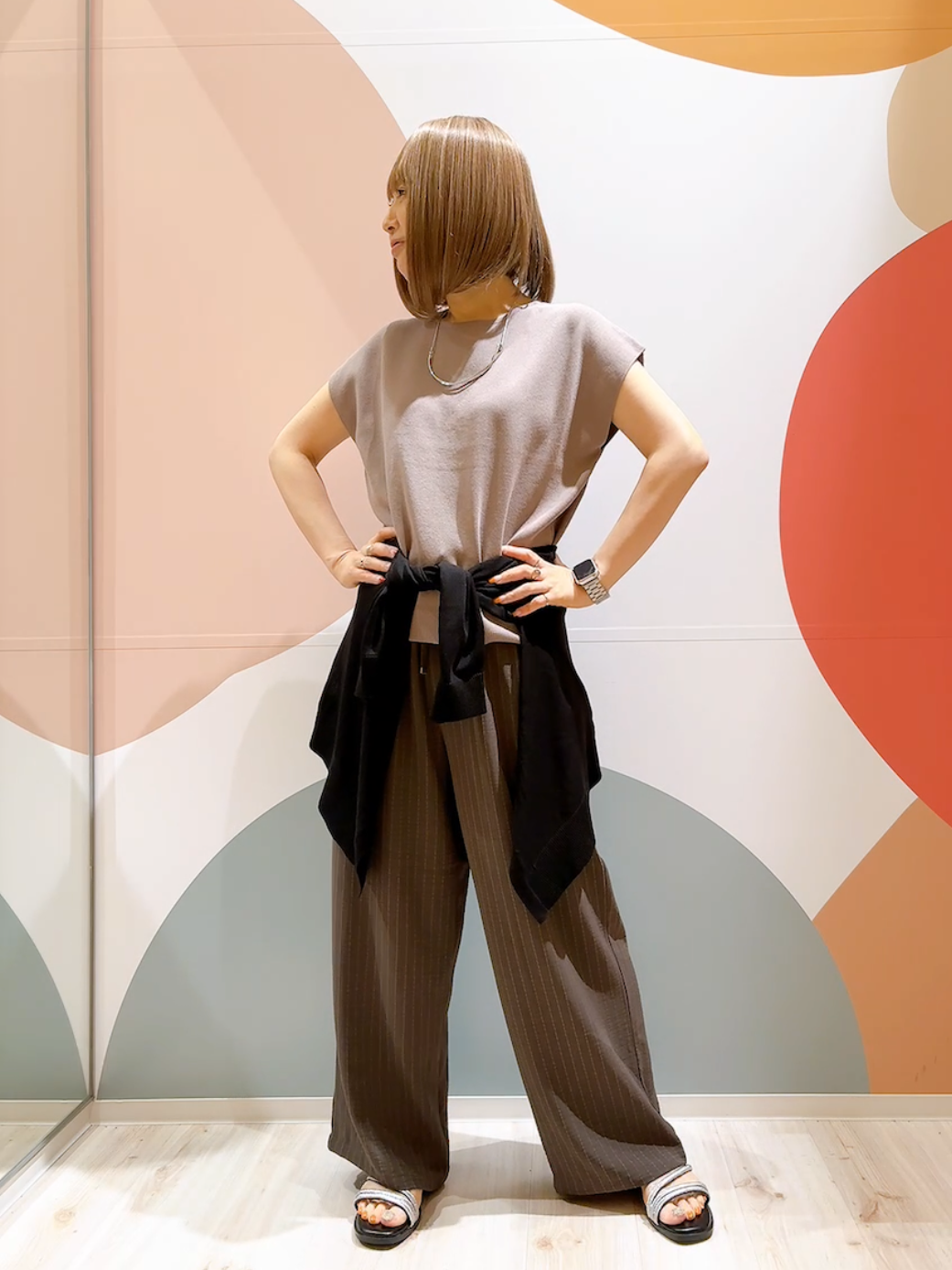 長男さんの「SHOO･LA･RUE｜【洗濯機可/S-LL】インせず着られる 大人シンプルニット」を使ったコーディネート