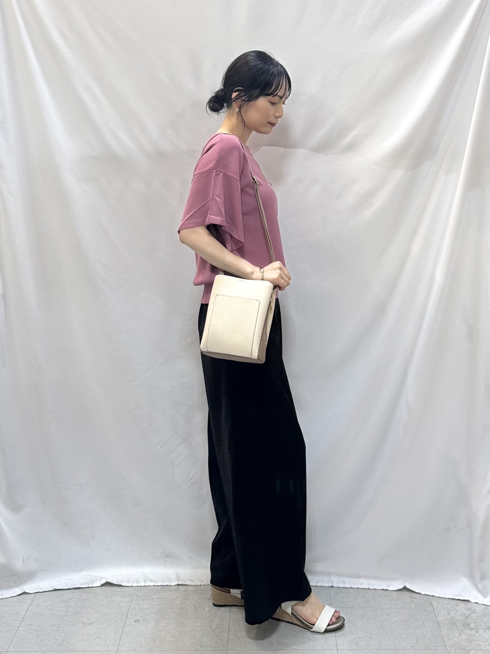 𝐇𝐢𝐫𝐨𝐦𝐢さんの「SHOO･LA･RUE｜【S-LL/洗濯機可】インせず着られる ひらり袖ニット」を使ったコーディネート