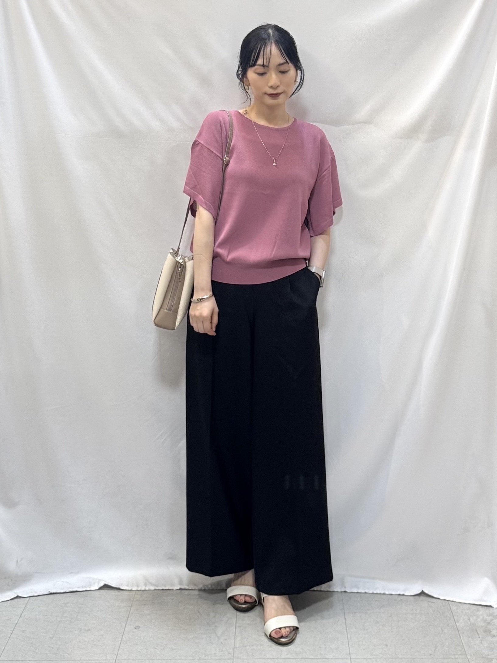𝐇𝐢𝐫𝐨𝐦𝐢さんの「SHOO･LA･RUE｜【S-LL/洗濯機可】インせず着られる ひらり袖ニット」を使ったコーディネート