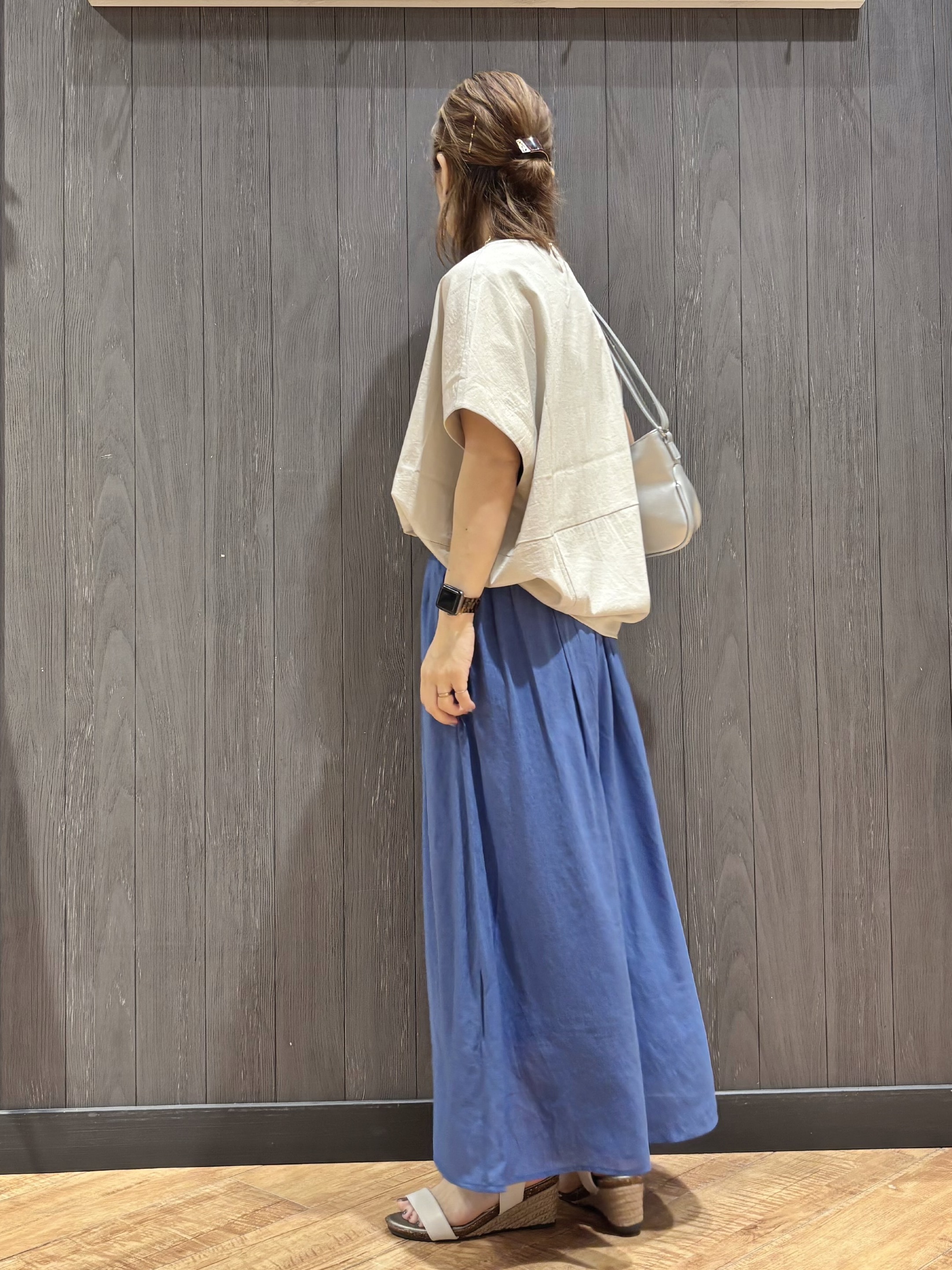 meiさんの「SHOO･LA･RUE｜【洗濯機可/セットアップ可】軽凛(かろりん) シンプル上品 切替コクーントップス」を使ったコーディネート