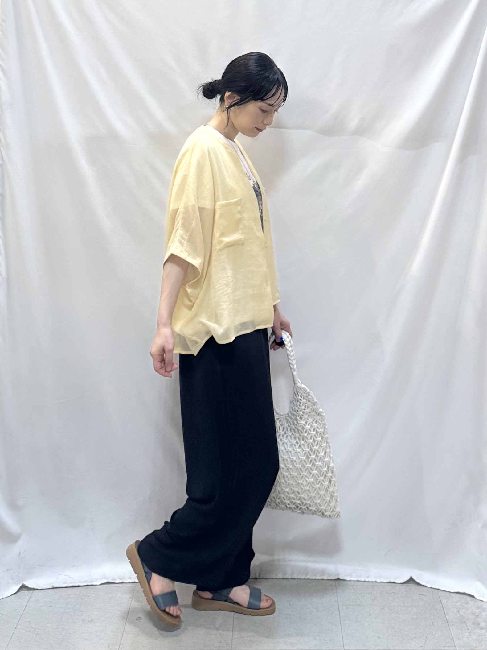 𝐇𝐢𝐫𝐨𝐦𝐢さんの「SHOO･LA･RUE｜【洗濯機可/選べる6色】程よいシアー感が涼し気 ゆったりワッシャードルマンブラウス」を使ったコーディネート