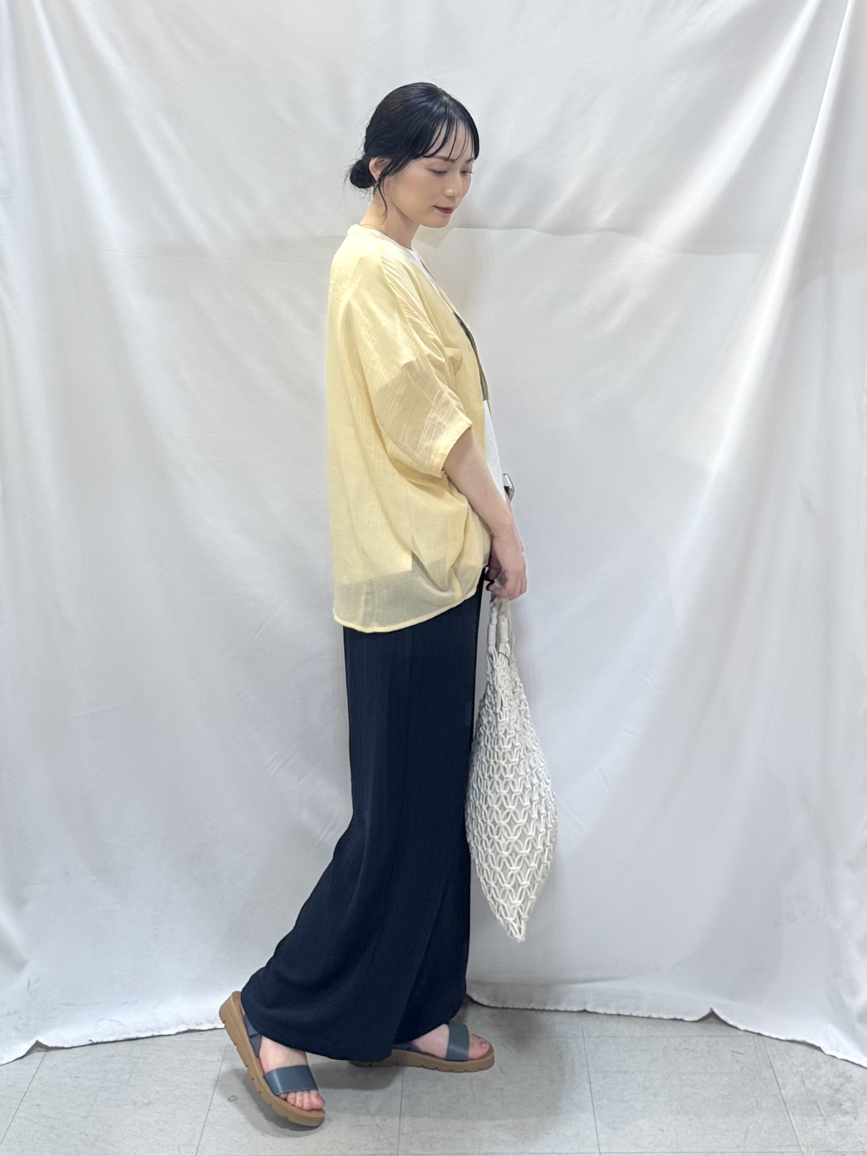 𝐇𝐢𝐫𝐨𝐦𝐢さんの「SHOO･LA･RUE｜【洗濯機可/選べる6色】程よいシアー感が涼し気 ゆったりワッシャードルマンブラウス」を使ったコーディネート