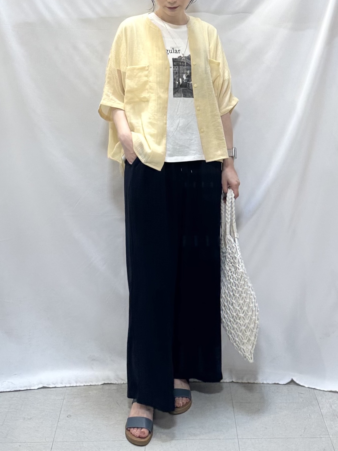 𝐇𝐢𝐫𝐨𝐦𝐢さんの「SHOO･LA･RUE｜【洗濯機可/選べる6色】程よいシアー感が涼し気 ゆったりワッシャードルマンブラウス」を使ったコーディネート