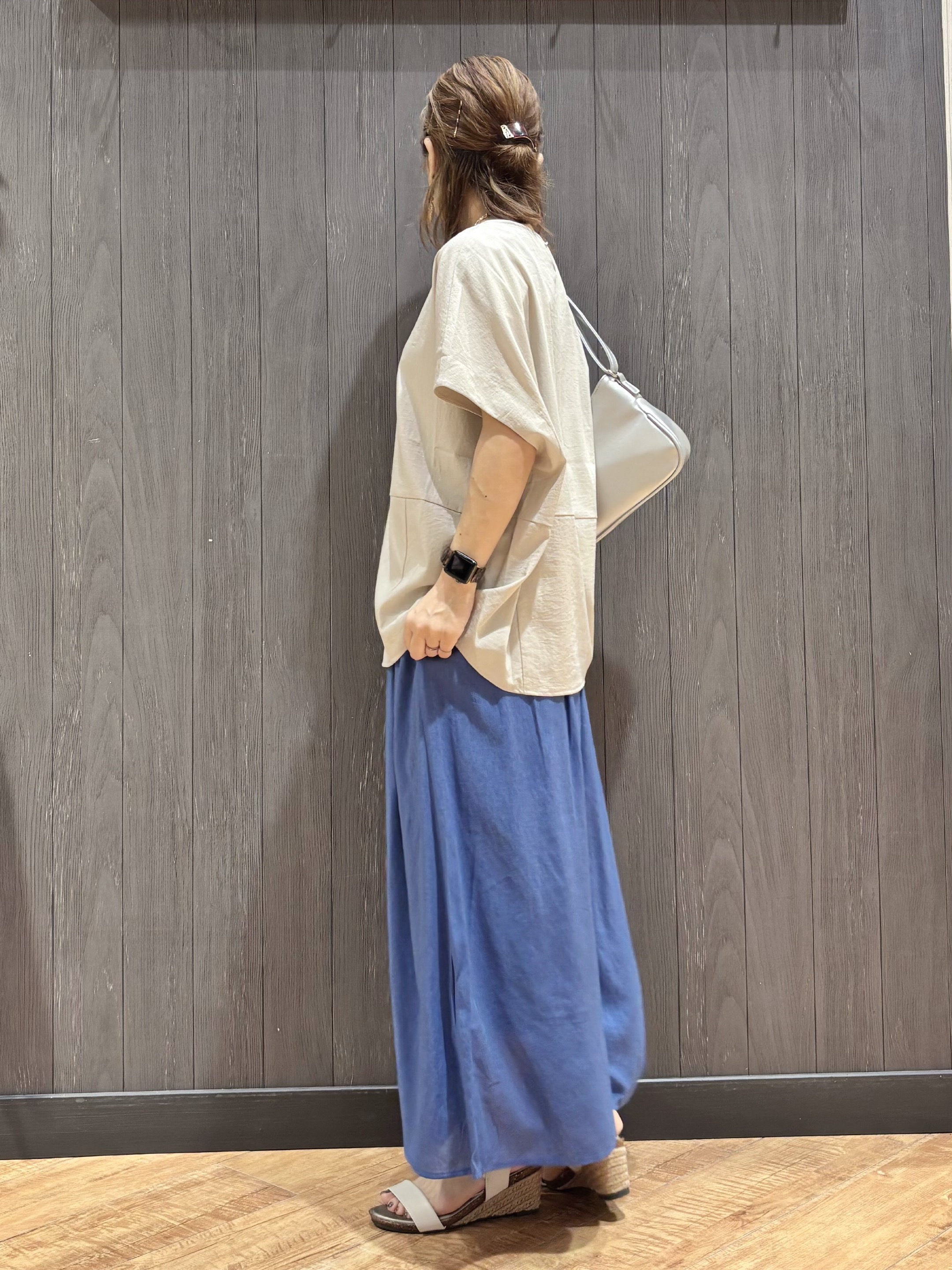 meiさんの「SHOO･LA･RUE｜【洗濯機可/セットアップ可】軽凛(かろりん) シンプル上品 切替コクーントップス」を使ったコーディネート