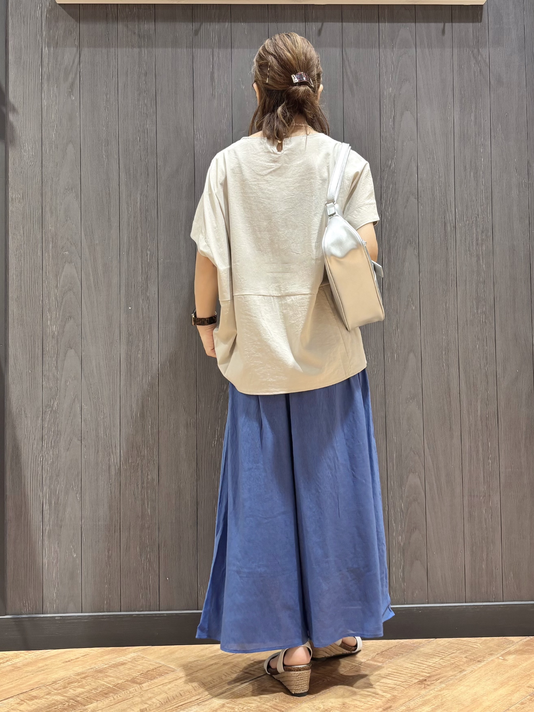 meiさんの「SHOO･LA･RUE｜【洗濯機可/セットアップ可】軽凛(かろりん) シンプル上品 切替コクーントップス」を使ったコーディネート