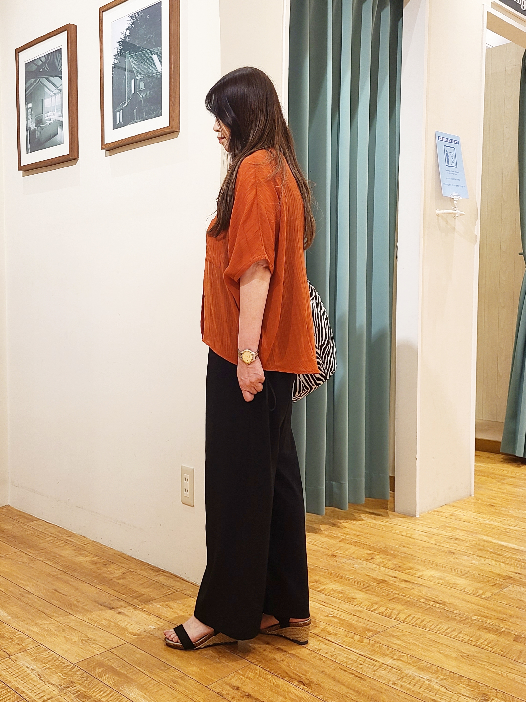 ポンタさんの「SHOO･LA･RUE｜【洗濯機可/選べる6色】程よいシアー感が涼し気 ゆったりワッシャードルマンブラウス」を使ったコーディネート