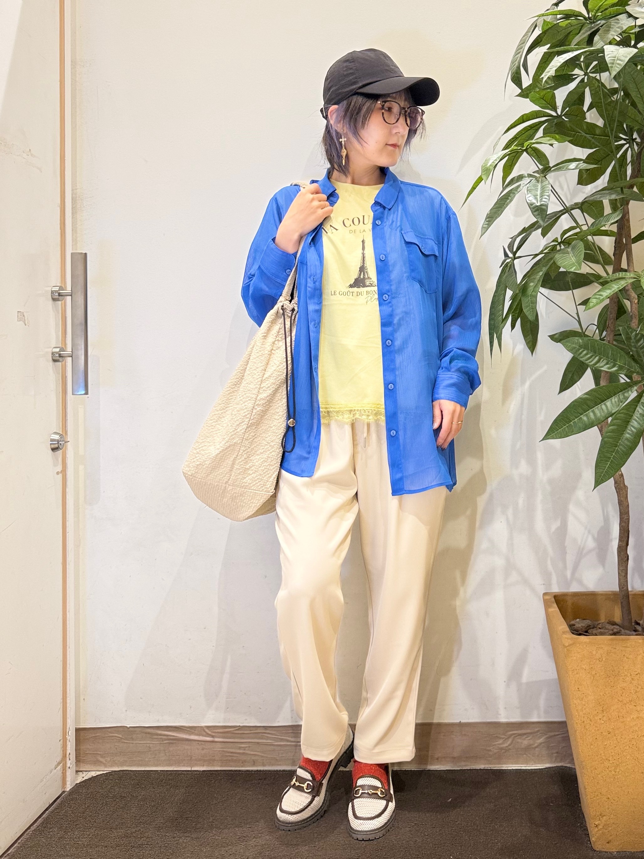 misakiさんの「SHOO･LA･RUE｜【洗濯機可】ダブルポケット 楊柳しぼしぼシアーシャツ」を使ったコーディネート