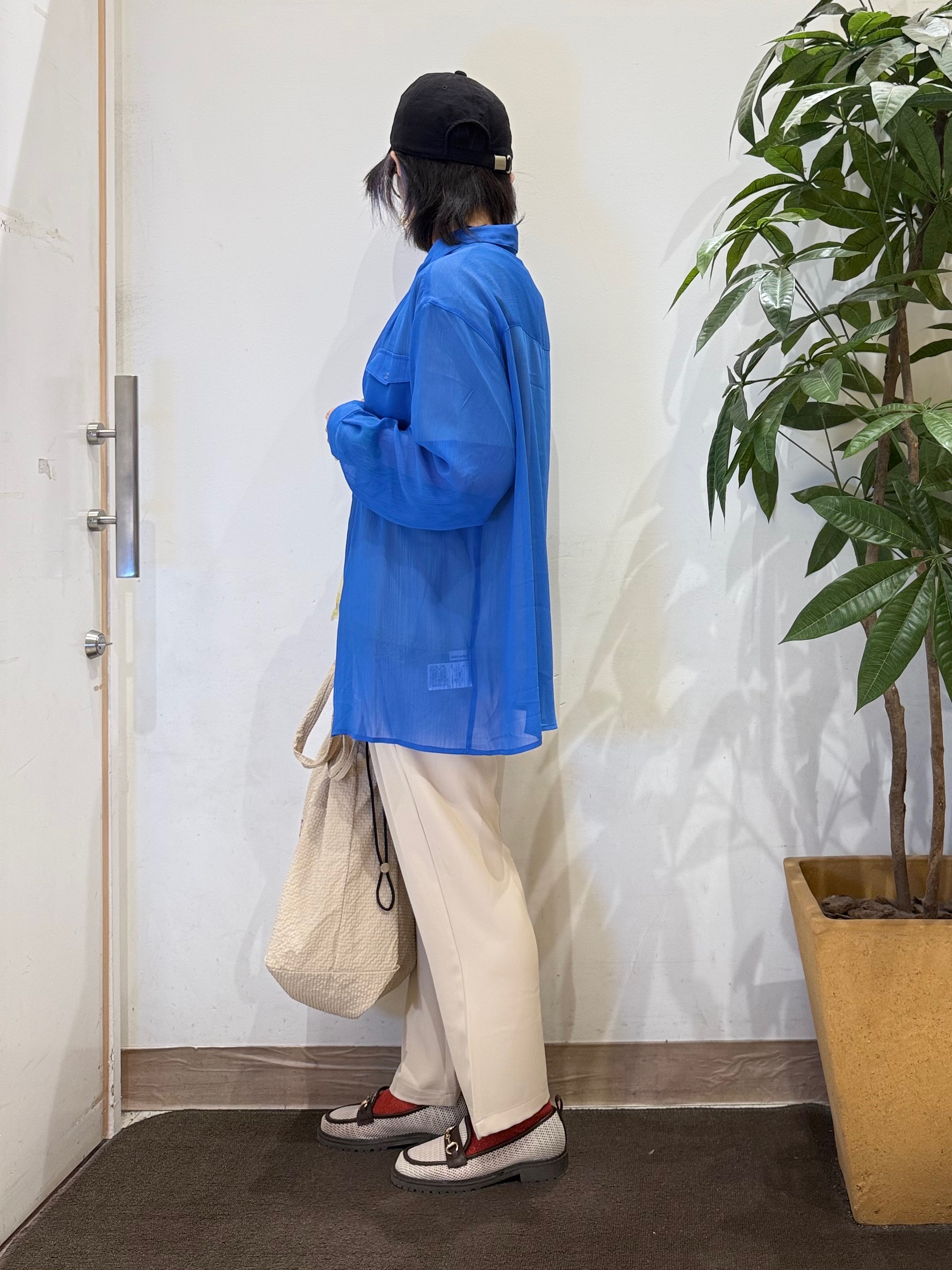 misakiさんの「SHOO･LA･RUE｜【洗濯機可】ダブルポケット 楊柳しぼしぼシアーシャツ」を使ったコーディネート