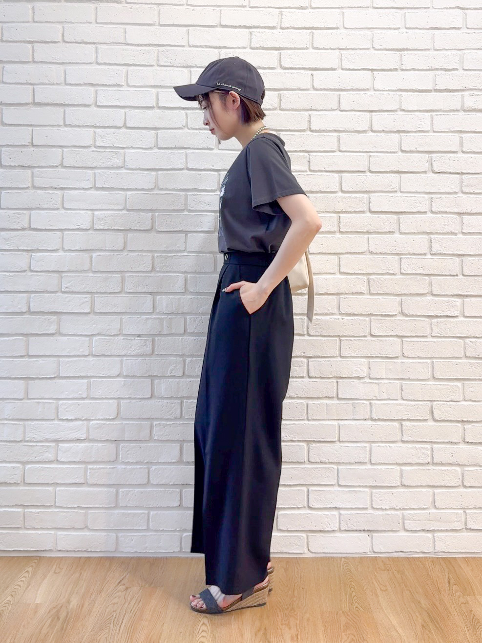 𝐜𝐡𝐢𝐤𝐚さんの「SHOO･LA･RUE｜【S-LL/洗濯機可】大人のベーシックカラープリントTシャツ」を使ったコーディネート