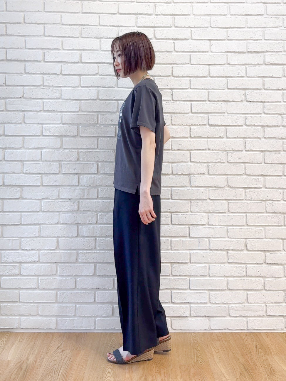 𝐜𝐡𝐢𝐤𝐚さんの「SHOO･LA･RUE｜【S-LL/洗濯機可】大人のベーシックカラープリントTシャツ」を使ったコーディネート