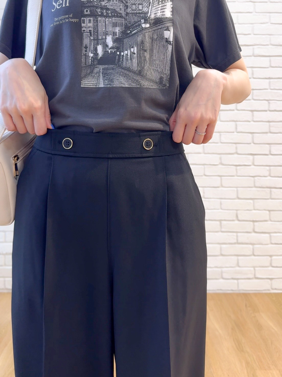 𝐜𝐡𝐢𝐤𝐚さんの「SHOO･LA･RUE｜【S-LL/洗濯機可】大人のベーシックカラープリントTシャツ」を使ったコーディネート