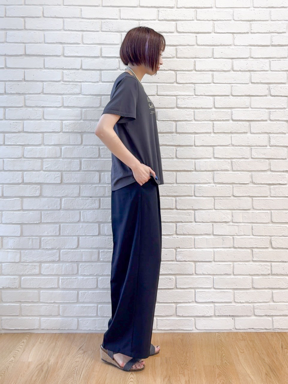 𝐜𝐡𝐢𝐤𝐚さんの「SHOO･LA･RUE｜【S-LL/洗濯機可】大人のベーシックカラープリントTシャツ」を使ったコーディネート