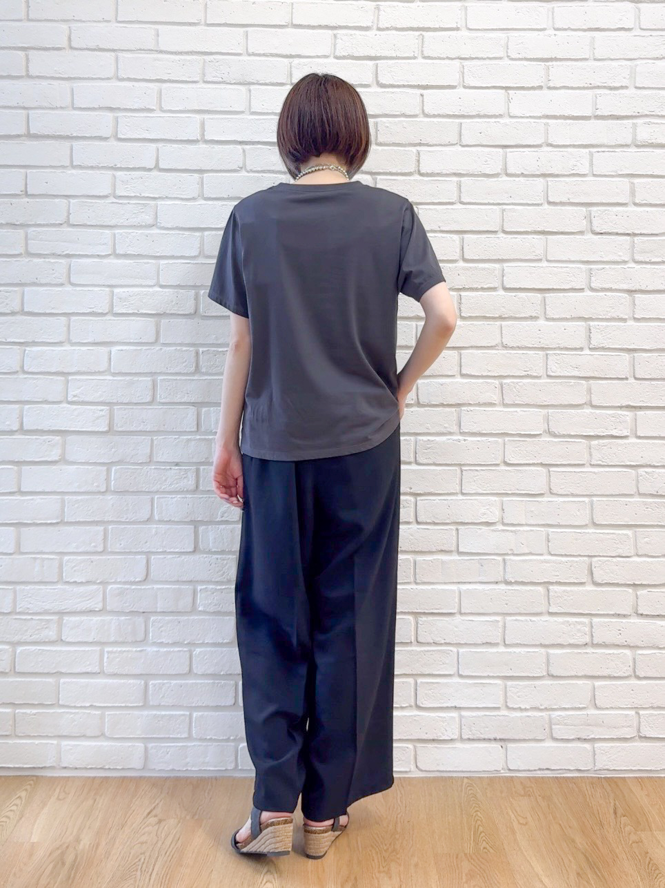 𝐜𝐡𝐢𝐤𝐚さんの「SHOO･LA･RUE｜【S-LL/洗濯機可】大人のベーシックカラープリントTシャツ」を使ったコーディネート