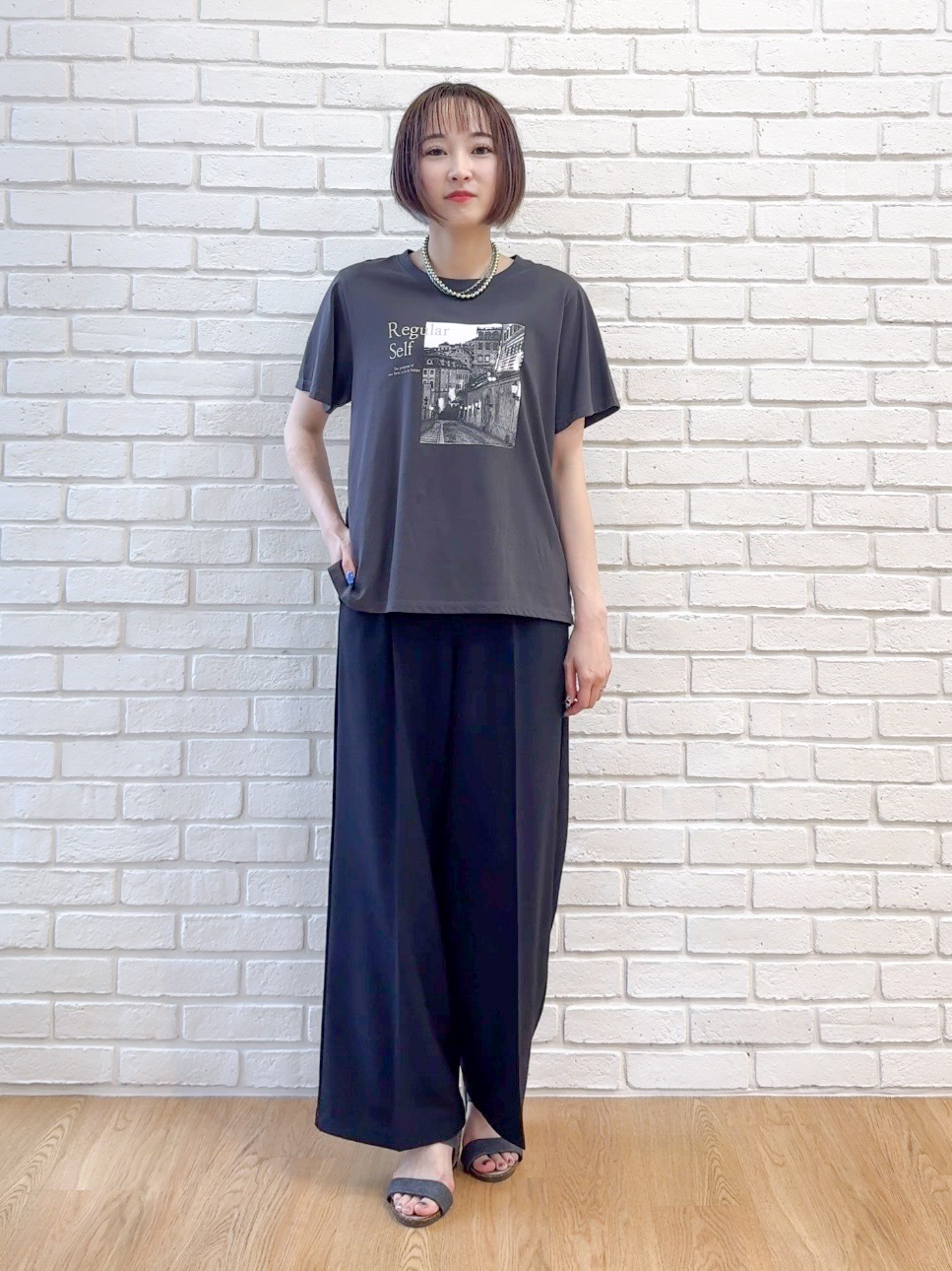𝐜𝐡𝐢𝐤𝐚さんの「SHOO･LA･RUE｜【S-LL/洗濯機可】大人のベーシックカラープリントTシャツ」を使ったコーディネート
