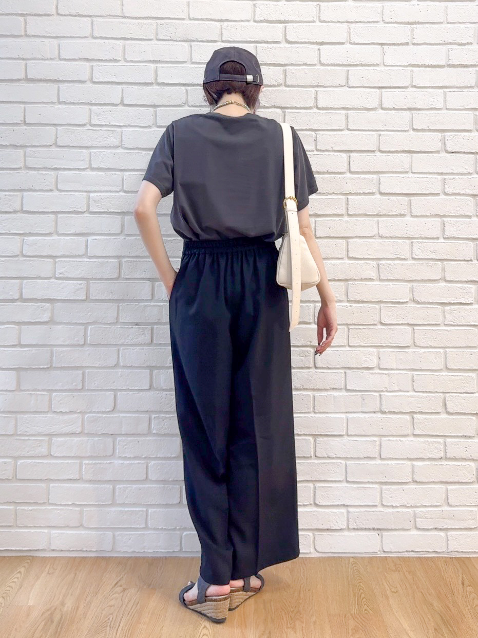 𝐜𝐡𝐢𝐤𝐚さんの「SHOO･LA･RUE｜【S-LL/洗濯機可】大人のベーシックカラープリントTシャツ」を使ったコーディネート