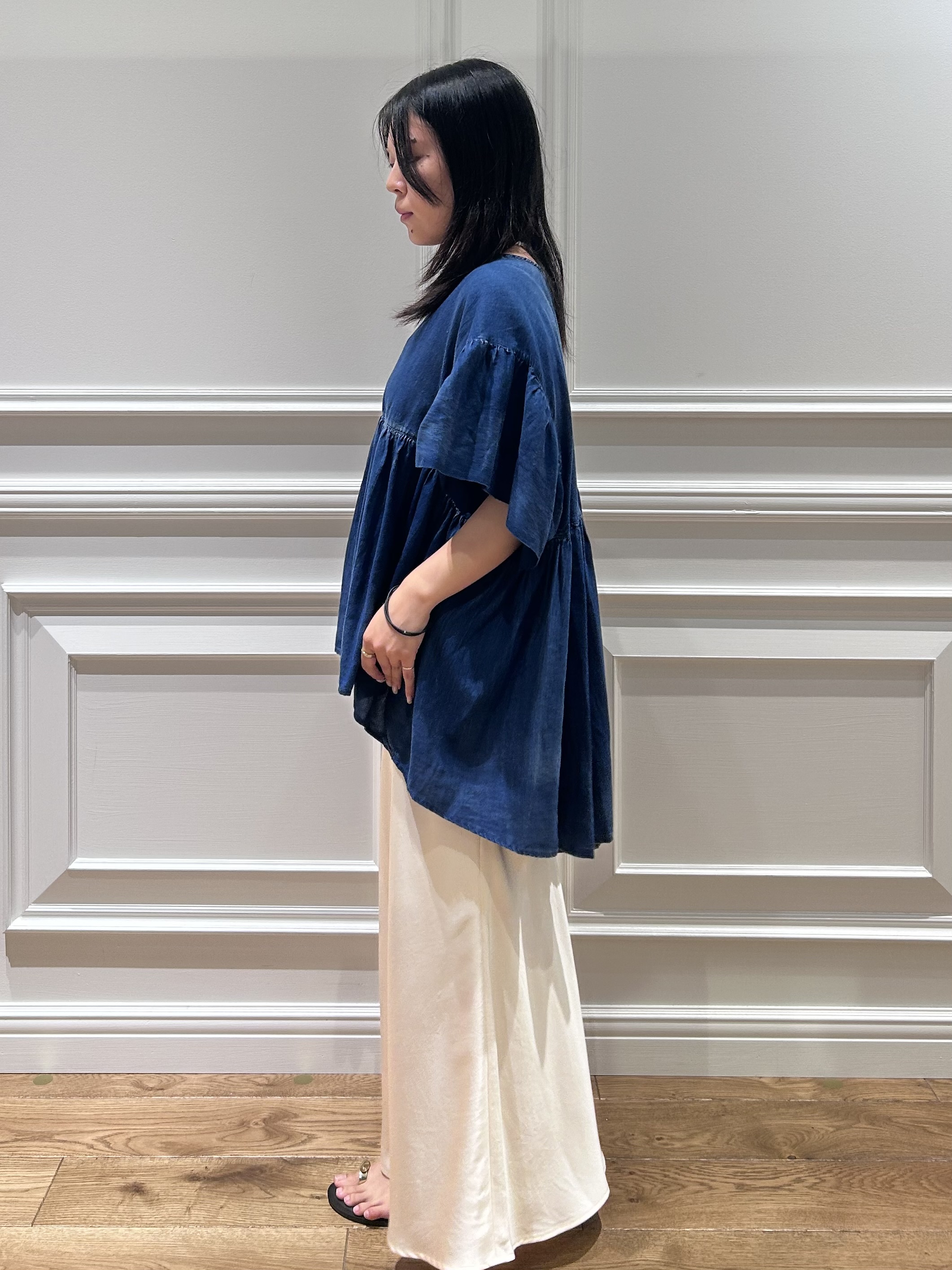 とりみさんの「DRESSTERIOR｜【涼しく着映え】シアーデニムAラインブラウス」を使ったコーディネート