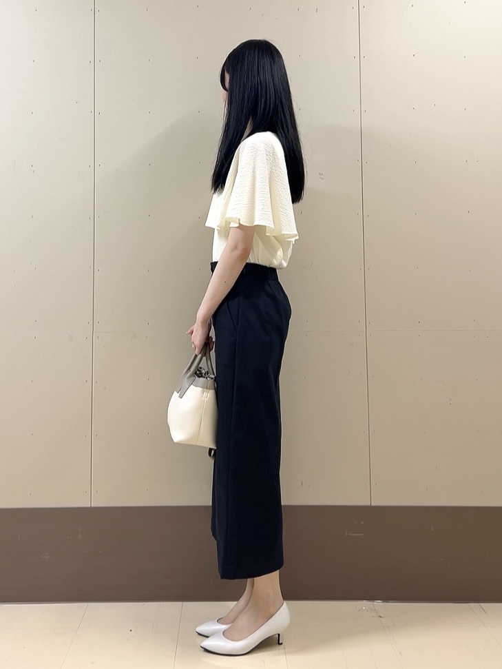 sechiさんの「UNTITLED｜【洗える/ストレッチ性/フェミニン】ケープデザインブラウス」を使ったコーディネート