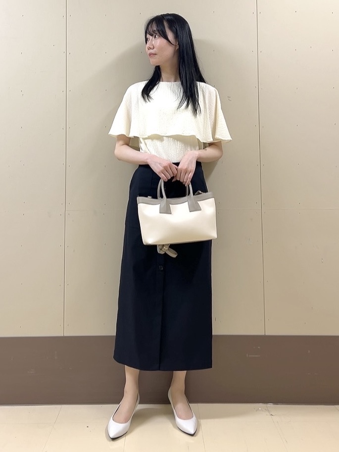 sechiさんの「UNTITLED｜【洗える/ストレッチ性/フェミニン】ケープデザインブラウス」を使ったコーディネート