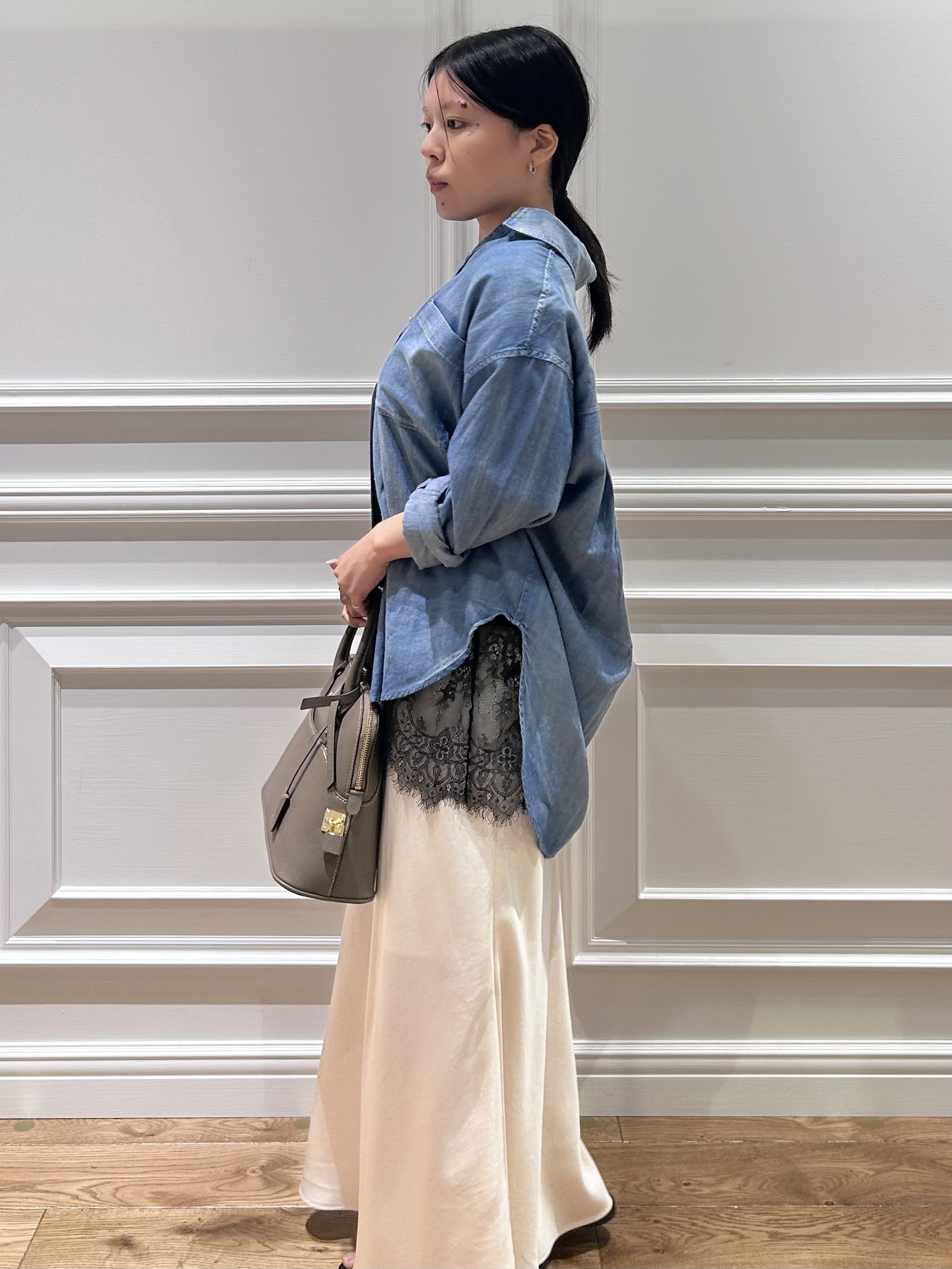 とりみさんの「DRESSTERIOR｜【涼しく着映え】シアーデニムシャツ」を使ったコーディネート