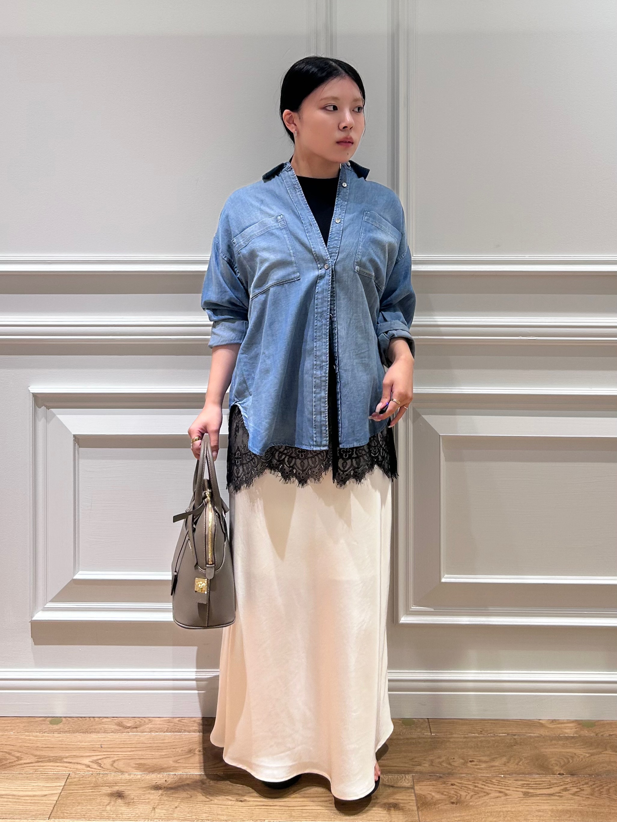 とりみさんの「DRESSTERIOR｜【涼しく着映え】シアーデニムシャツ」を使ったコーディネート