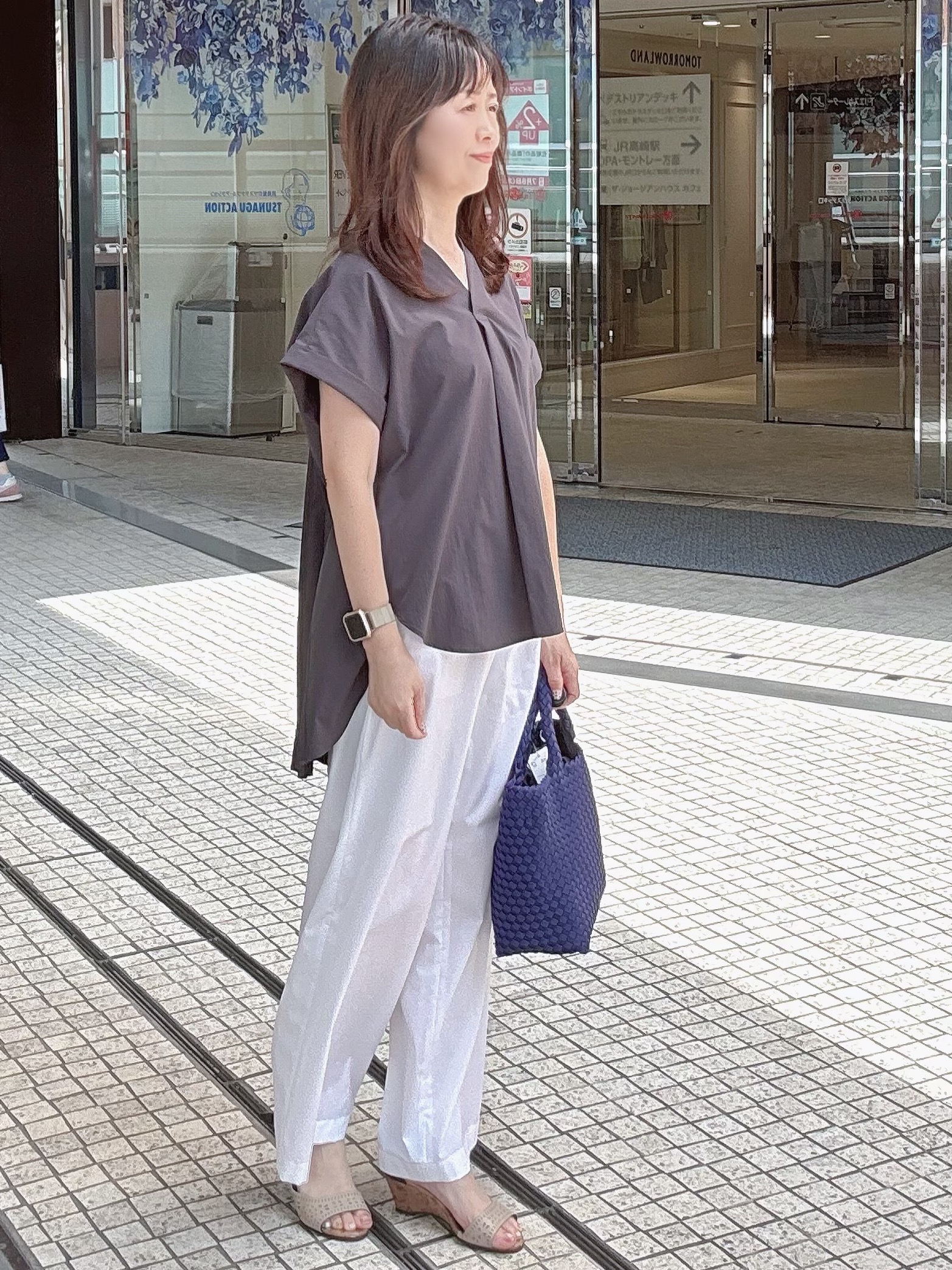 makiさんの「UNTITLED｜【吸水速乾/接触冷感】バックプリーツデザインブラウス」を使ったコーディネート