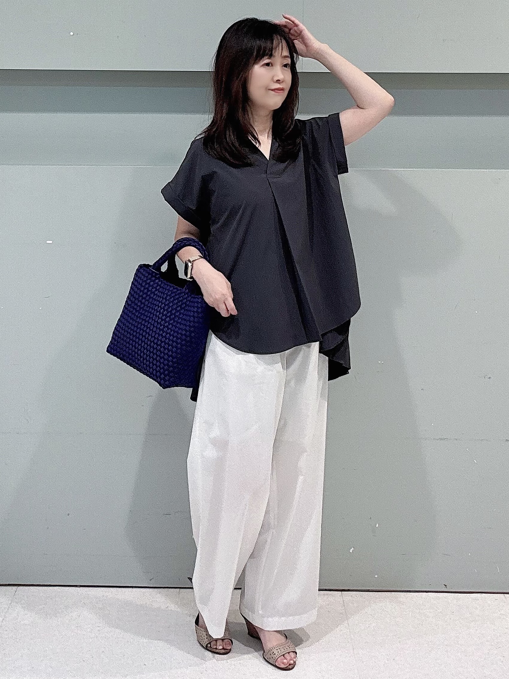 makiさんの「UNTITLED｜【吸水速乾/接触冷感】バックプリーツデザインブラウス」を使ったコーディネート