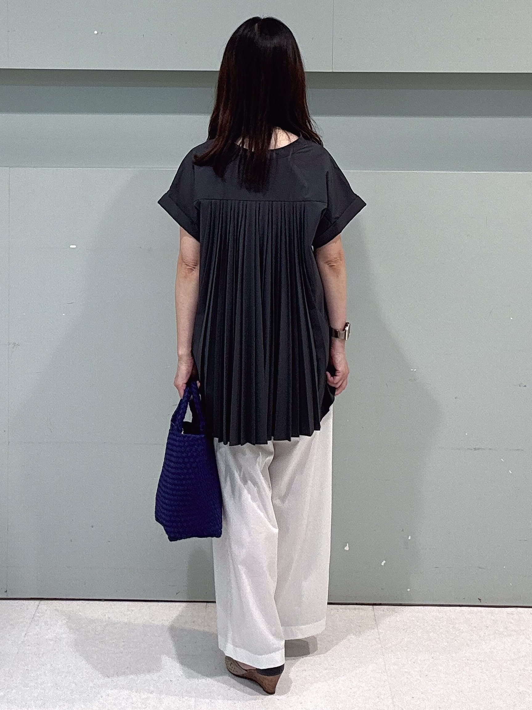 makiさんの「UNTITLED｜【吸水速乾/接触冷感】バックプリーツデザインブラウス」を使ったコーディネート