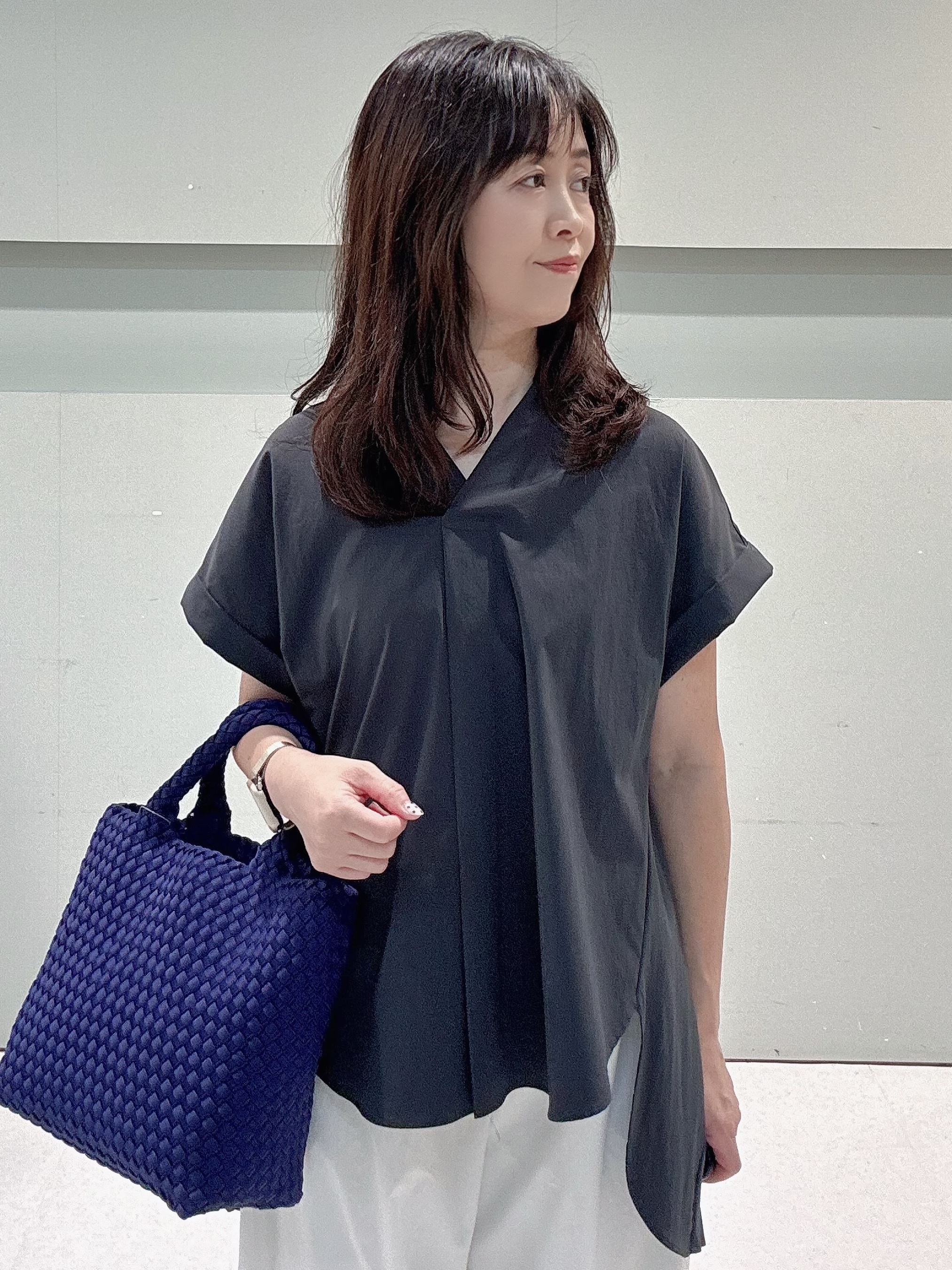 makiさんの「UNTITLED｜【吸水速乾/接触冷感】バックプリーツデザインブラウス」を使ったコーディネート