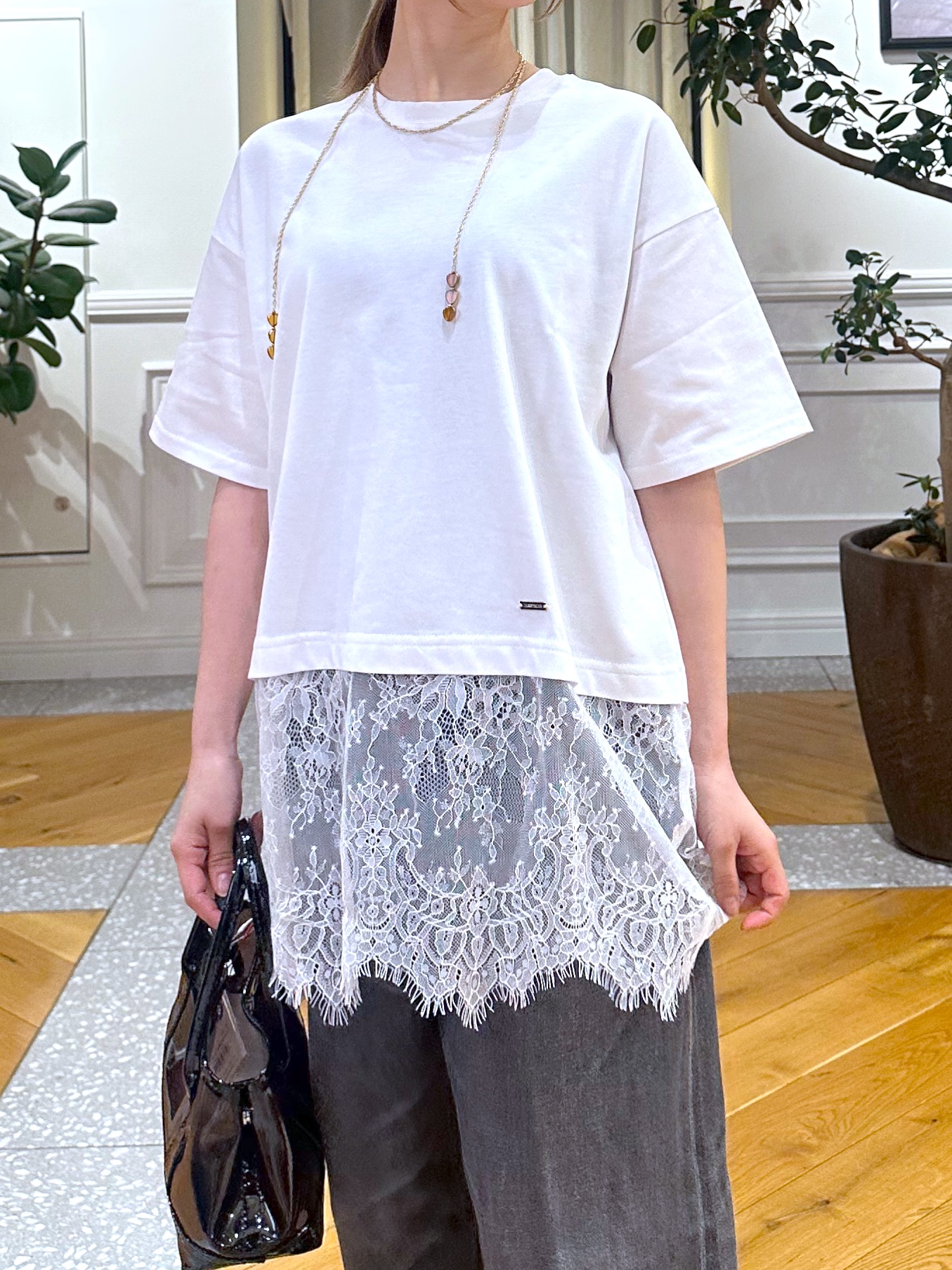 なべこさんの「DRESSTERIOR｜◆レースドッキングレイヤード Tシャツ」を使ったコーディネート