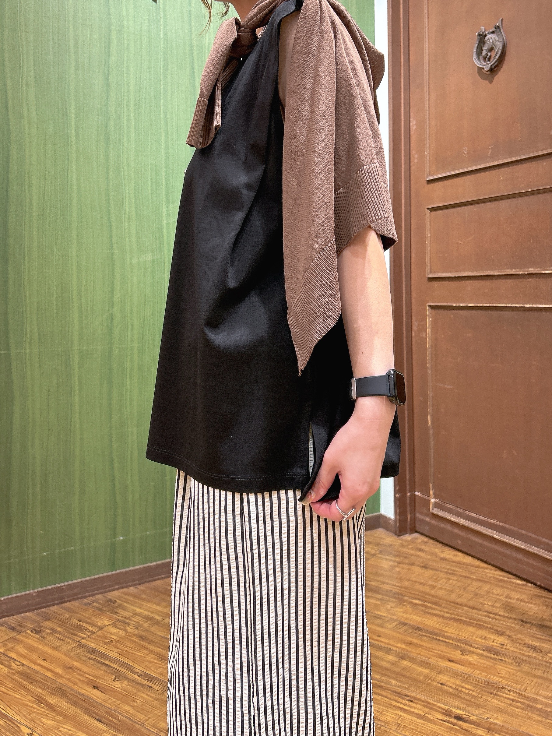 かおりさんの「SHOO･LA･RUE｜【UVカット/接触冷感】上品に涼し気 とろみタックノースリーブトップス」を使ったコーディネート