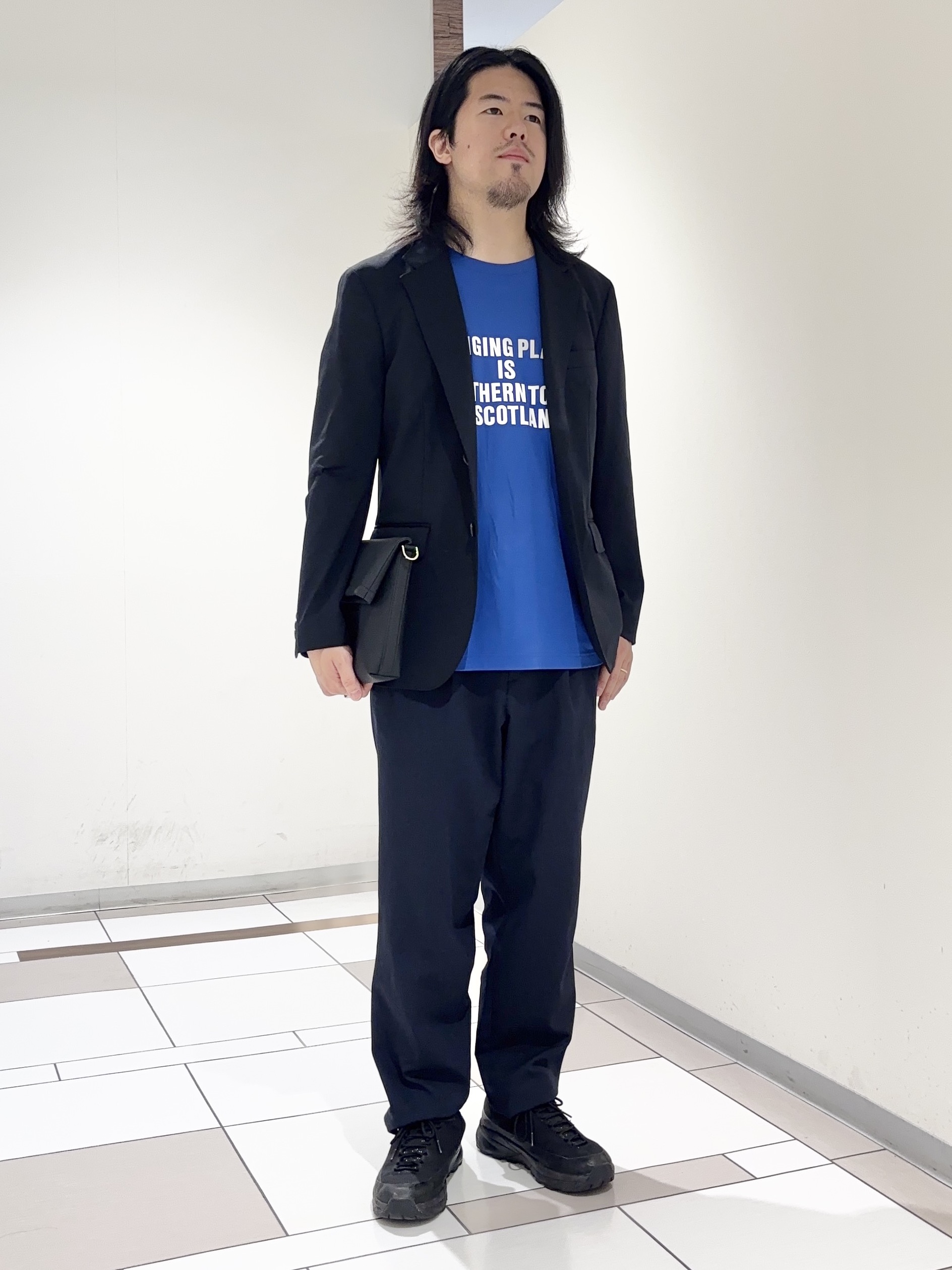 及川さんの「TAKEO KIKUCHI｜【360&deg;ストレッチ／軽量】None Of Stress ライト ジャケット（セットアップ対応）」を使ったコーディネート