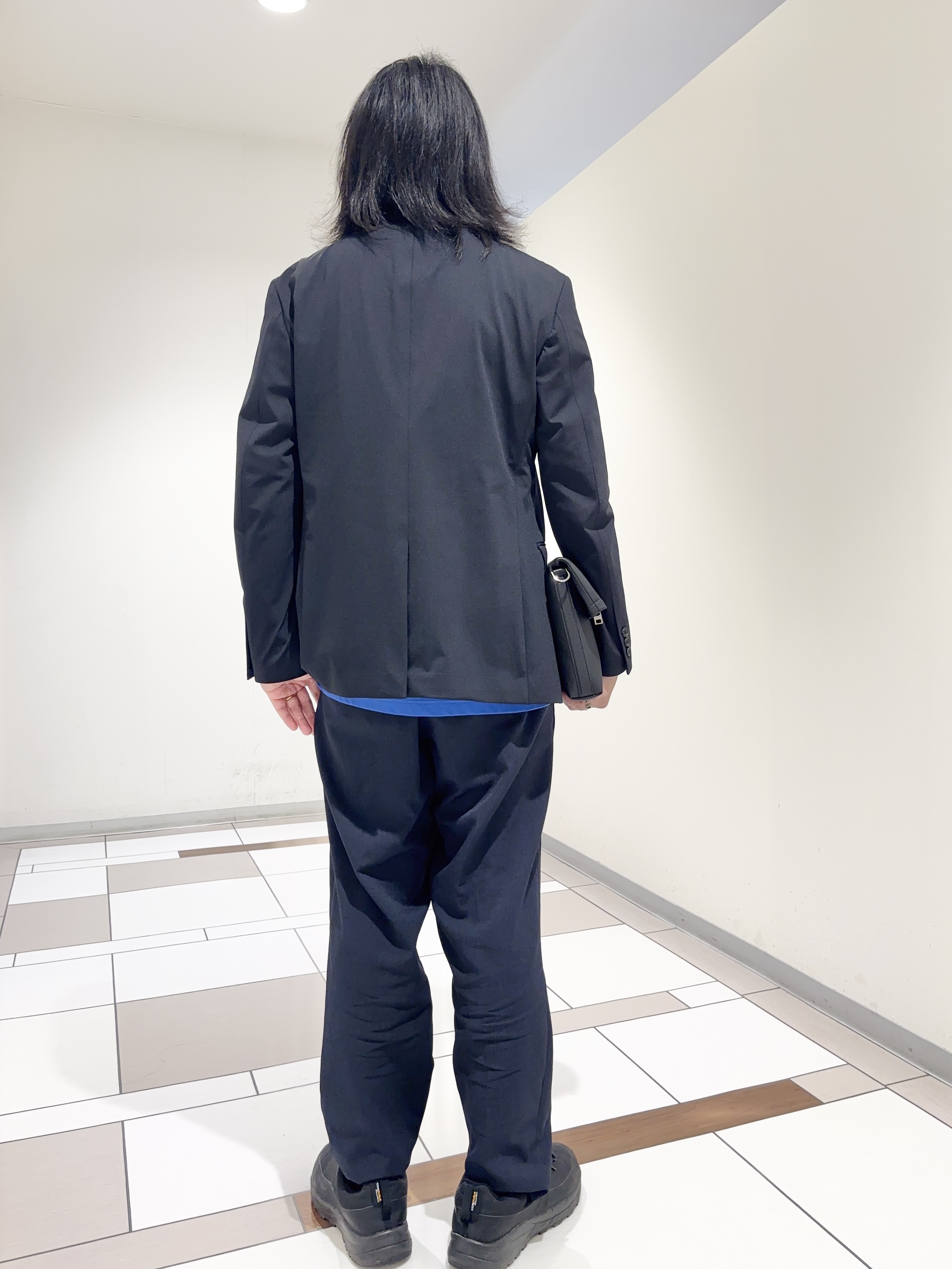 及川さんの「TAKEO KIKUCHI｜【360&deg;ストレッチ／軽量】None Of Stress ライト ジャケット（セットアップ対応）」を使ったコーディネート