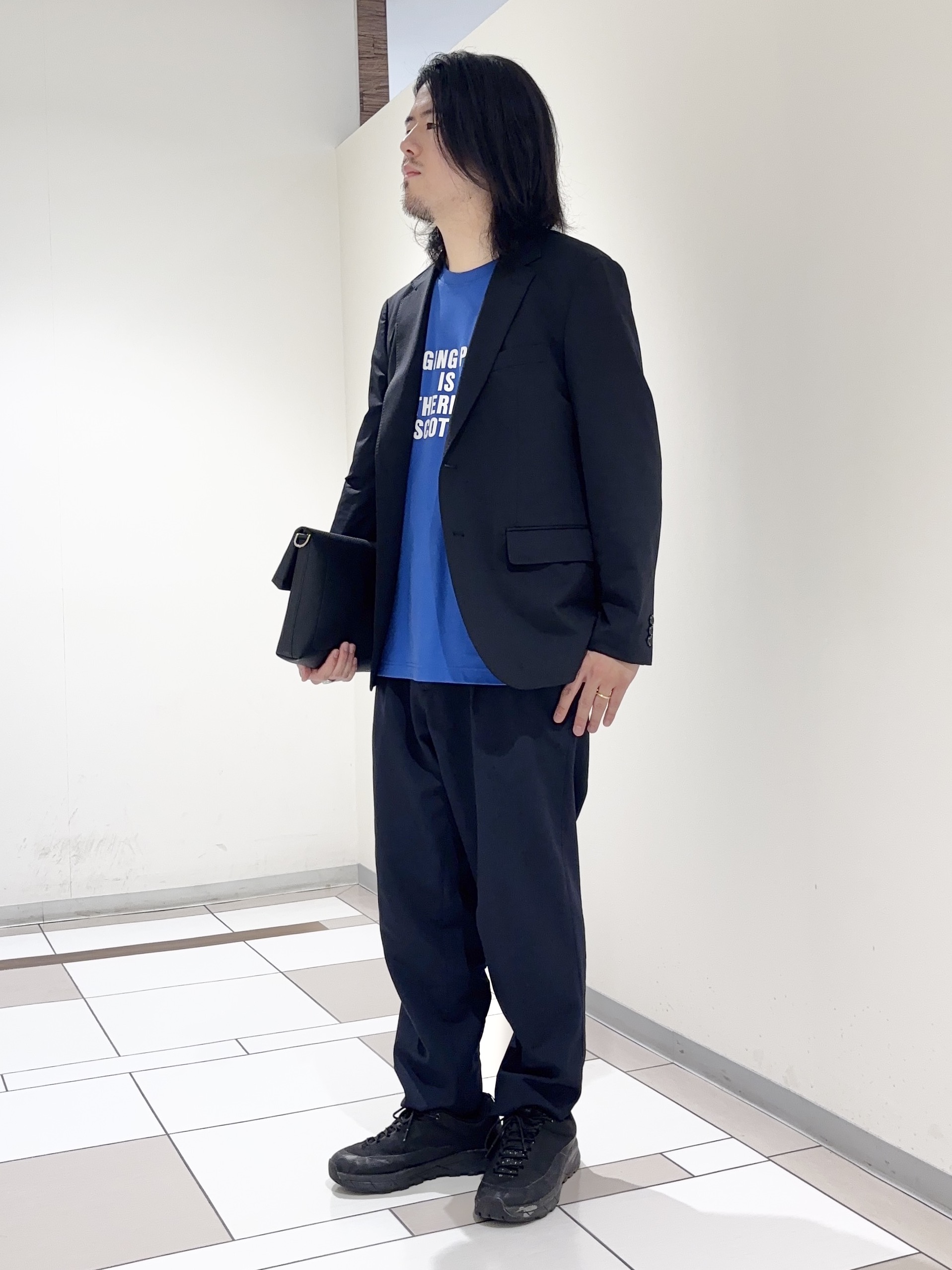 及川さんの「TAKEO KIKUCHI｜【360&deg;ストレッチ／軽量】None Of Stress ライト ジャケット（セットアップ対応）」を使ったコーディネート