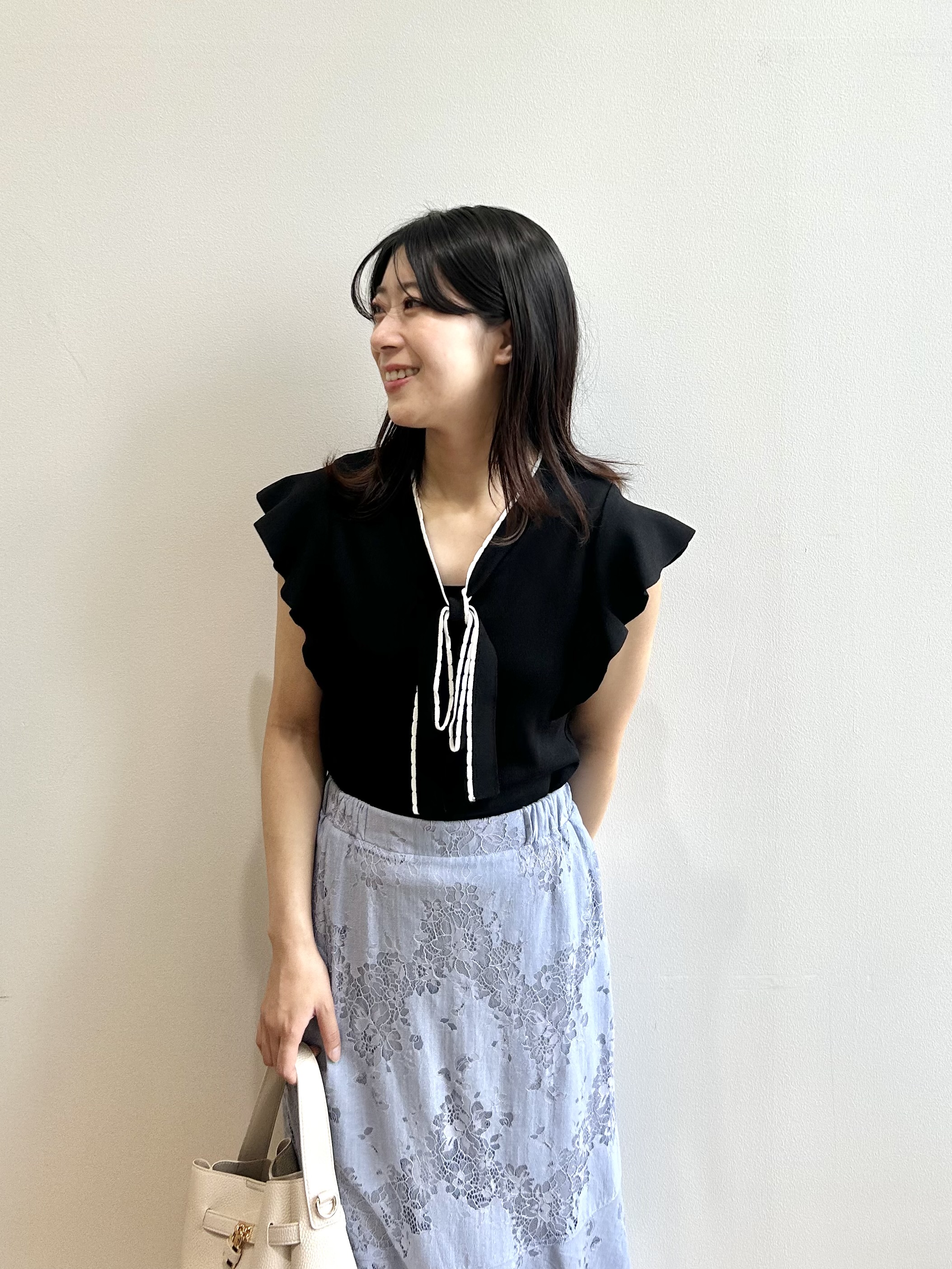 RINAさんの「index｜【UVケア／接触冷感】バイカラーボウタイフリルトップス《洗濯機OK》」を使ったコーディネート