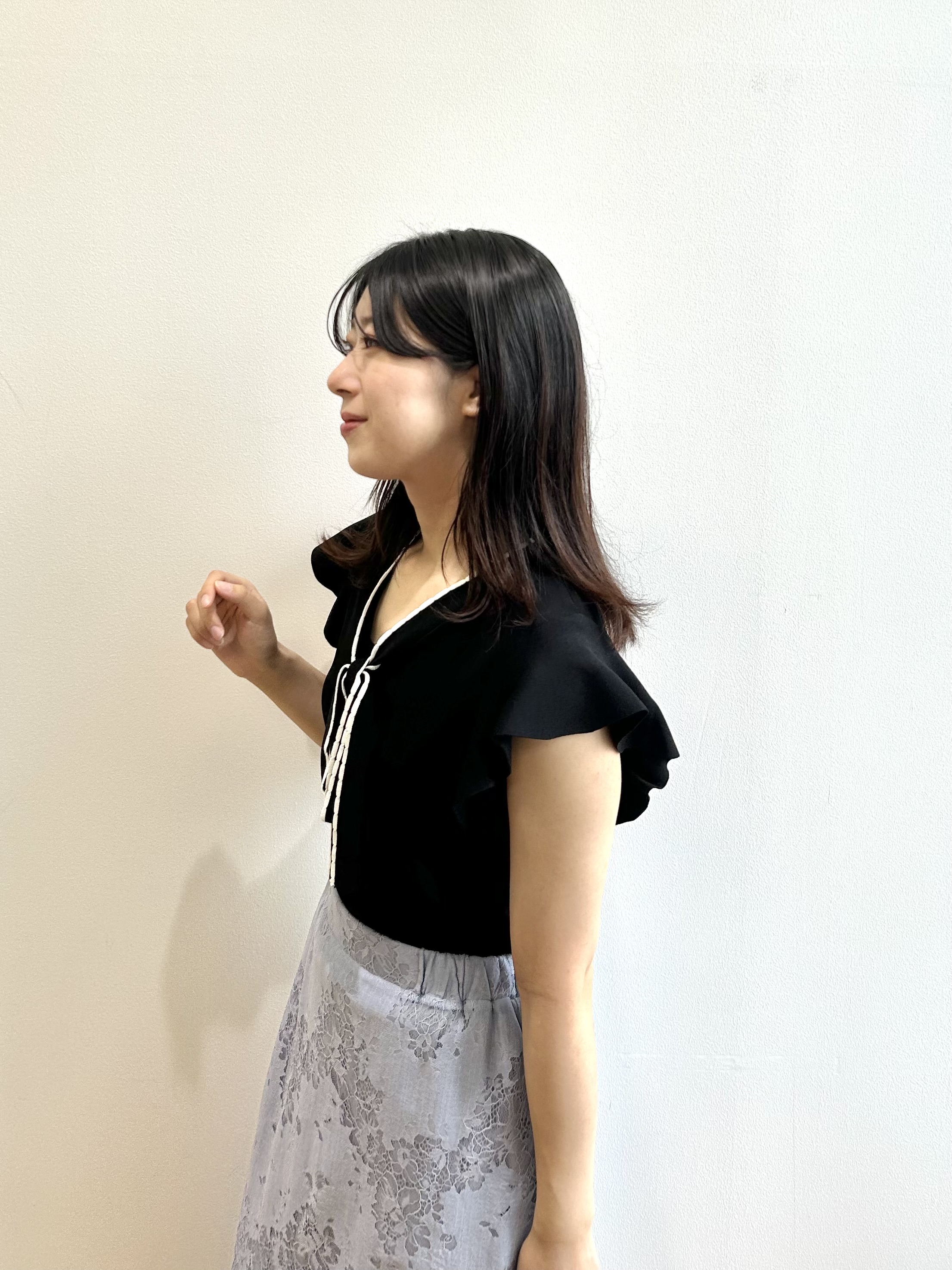 RINAさんの「index｜【UVケア／接触冷感】バイカラーボウタイフリルトップス《洗濯機OK》」を使ったコーディネート