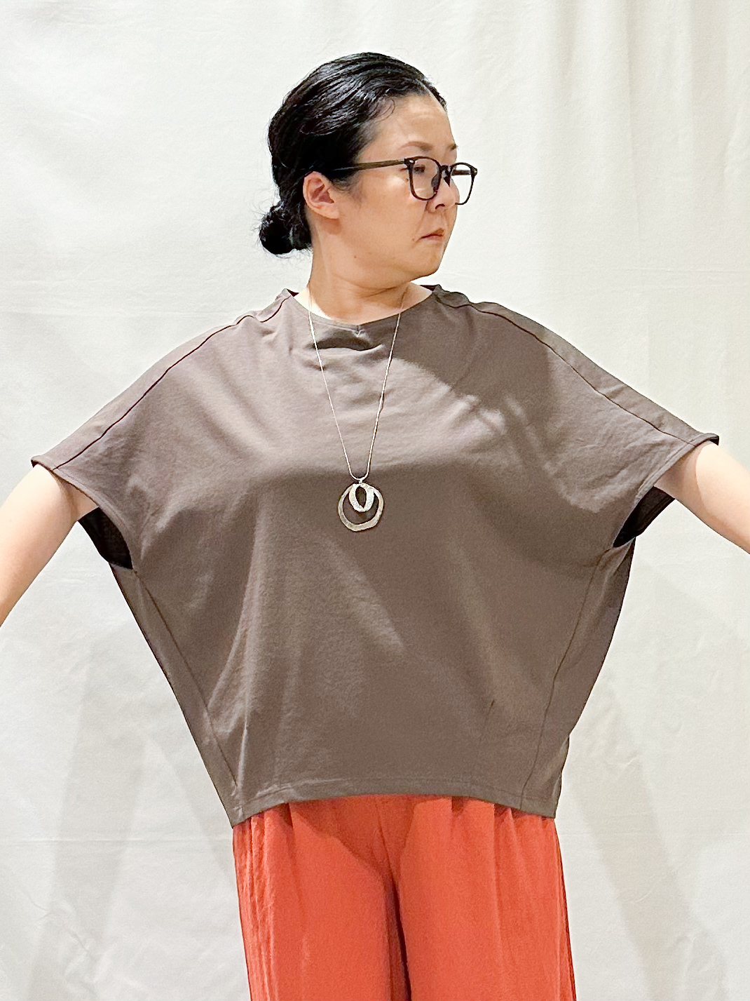 umeさんの「SHOO･LA･RUE｜【洗濯機可/体型カバー】インせず着られる 上品見えのドルマントップス」を使ったコーディネート