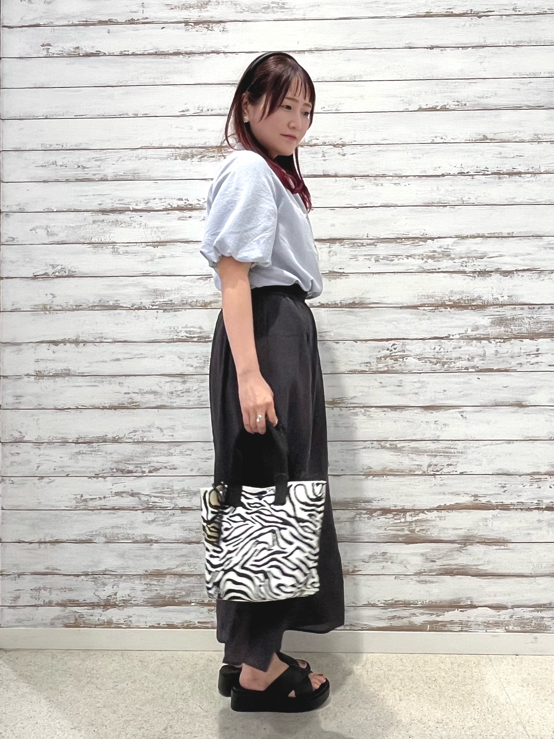 ゆっきーさんの「SHOO･LA･RUE｜【洗濯機可】バルーンスリーブで二の腕カバー キーネック5分袖ブラウス」を使ったコーディネート