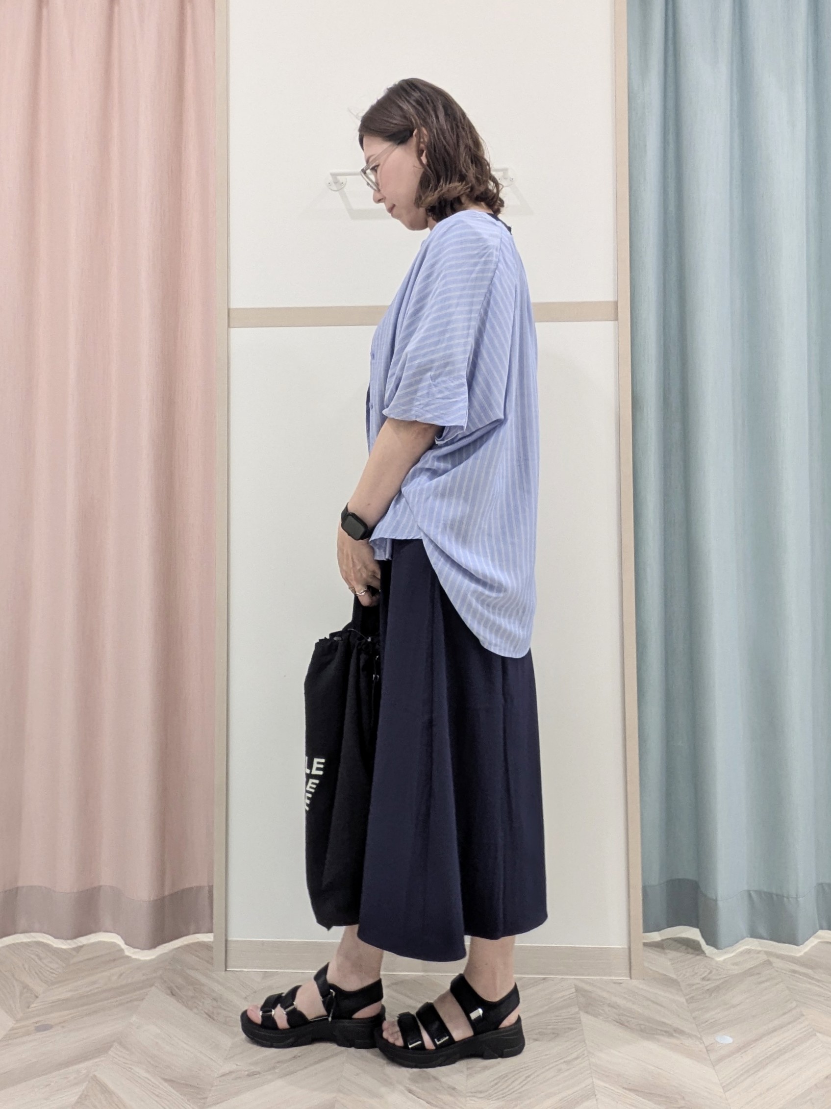 miyuさんの「SHOO･LA･RUE｜【洗濯機可/体型カバー】二の腕隠れる ゆるっとドルマンバンドカラーシャツ」を使ったコーディネート